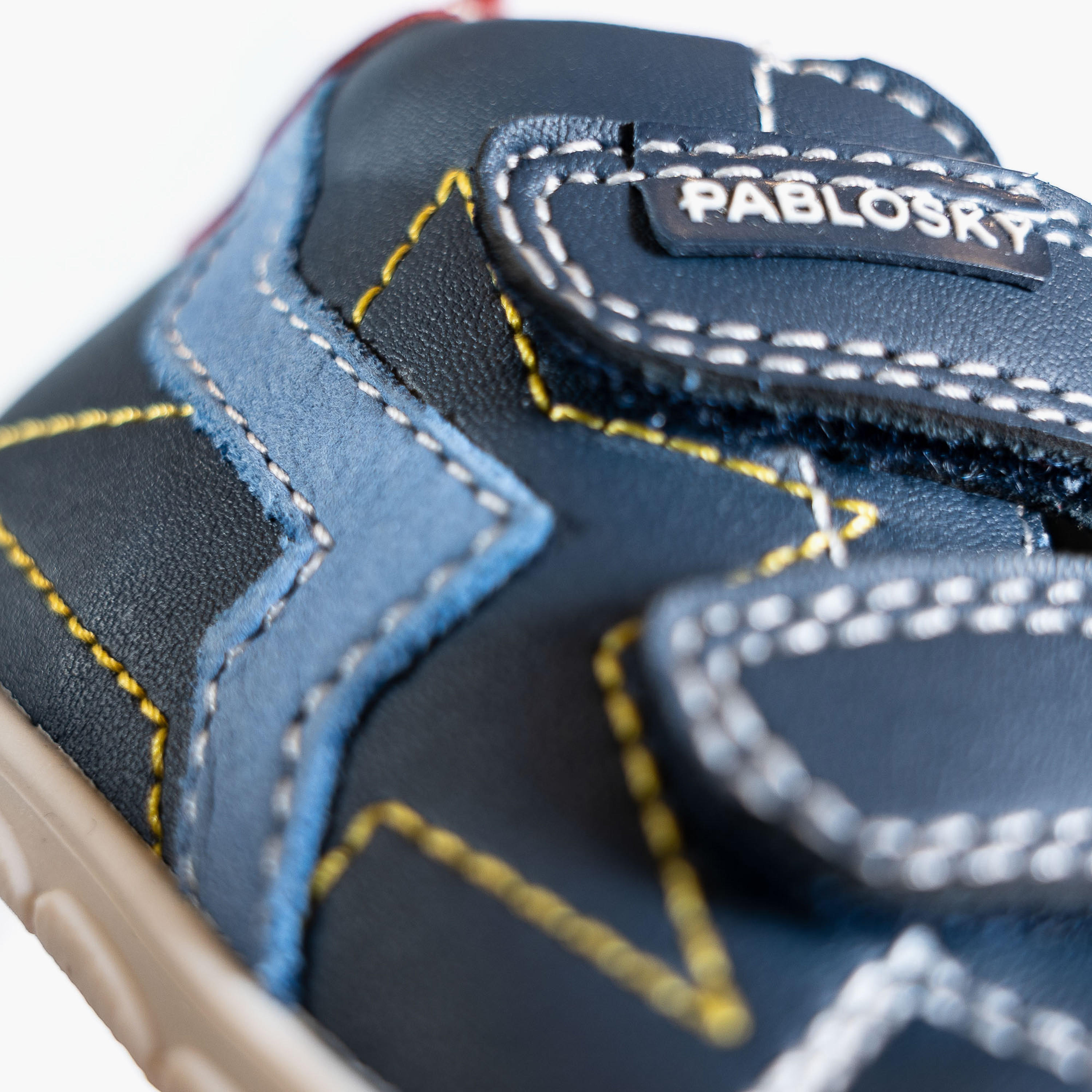 حذاء سنيكرز برقبة مرتفعة وشريط إغلاق لاصق للأولاد من بابلوسكي - 059620-baby-boys-shoes-closedshoes-image-7