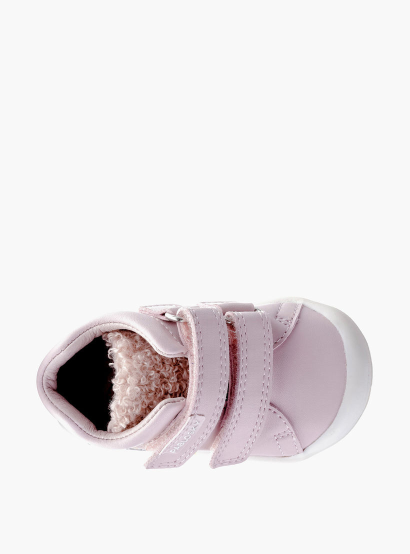 حذاء سنيكرز برقبة عالية وشريط إغلاق لاصق للبنات من بابلوسكي-baby-girls-shoes-closedshoes-image-4