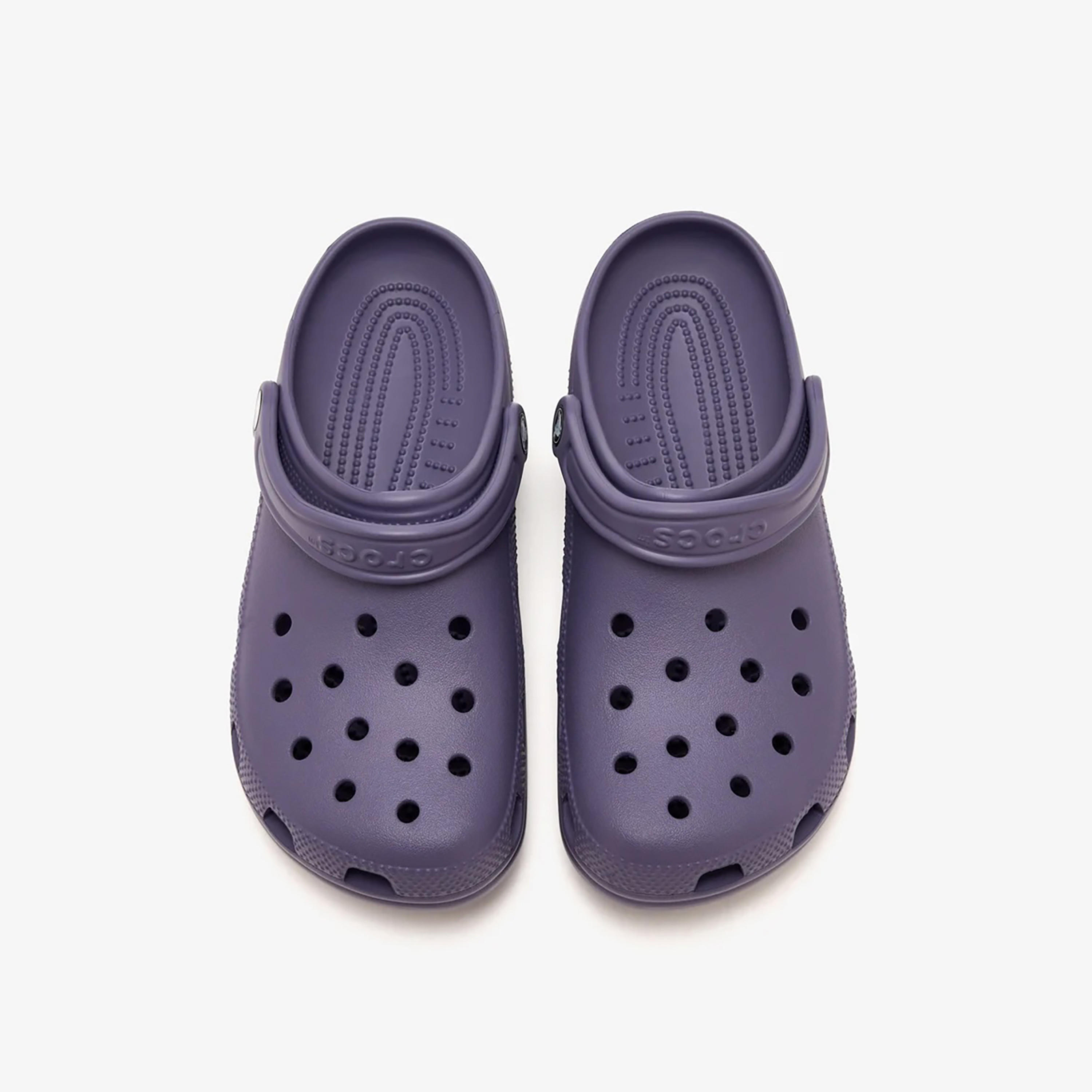 شبشب كلوج كلاسيكي بحزام خلفي للرجال من كروكس-men-shoes-sandals-image-1