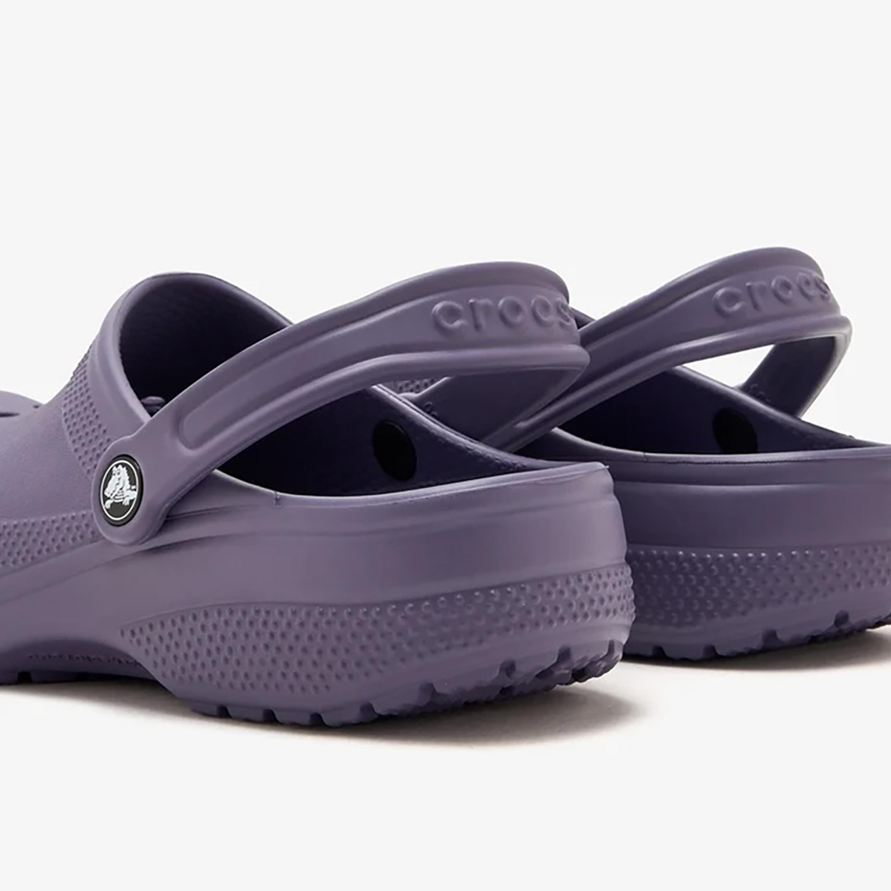 شبشب كلوج كلاسيكي بحزام خلفي للرجال من كروكس-men-shoes-sandals-image-4