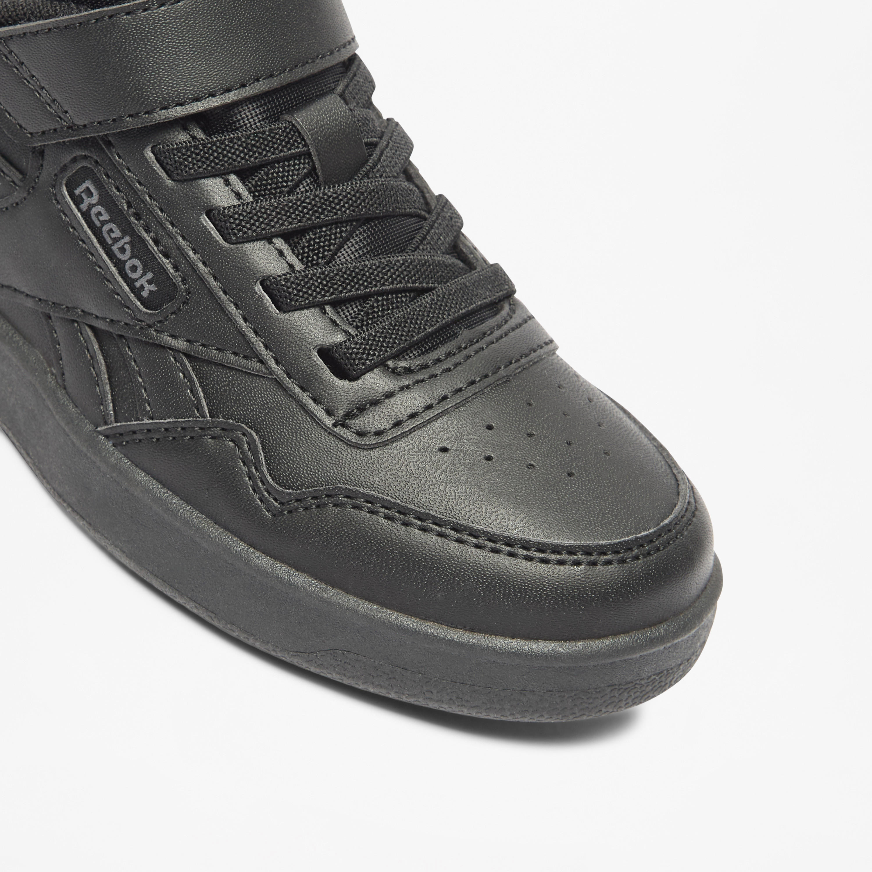 حذاء رياضي بشريط إغلاق لاصق وتفاصيل الشعار للأطفال من ريبوك - COURT ADVANCE-sports-boys-shoes-image-5