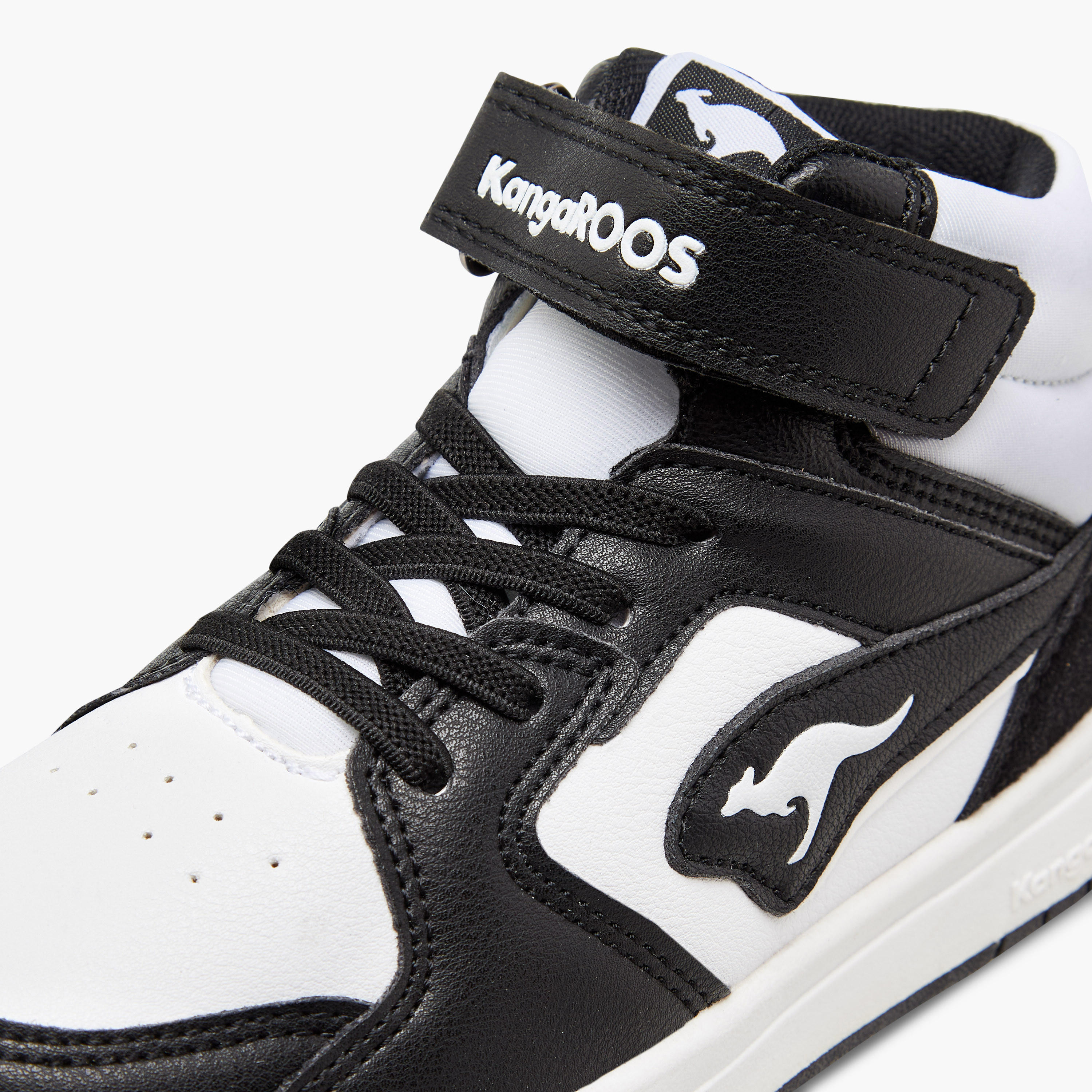 حذاء سنيكرز بقوالب ملونة ورقبة عالية وشريط إغلاق لاصق للأولاد من كانجاروز-boys-shoes-sneakers-image-4