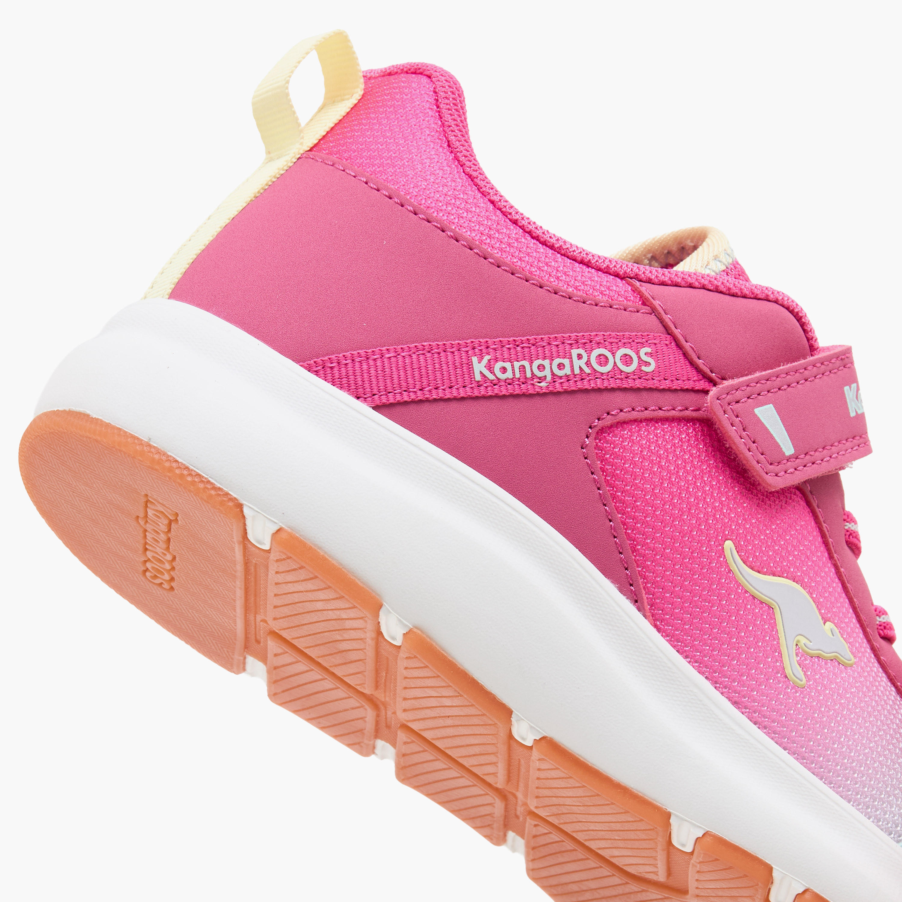 حذاء رياضي بشريط إغلاق لاصق للنساء من كانجاروز-girls-shoes-sports-image-5