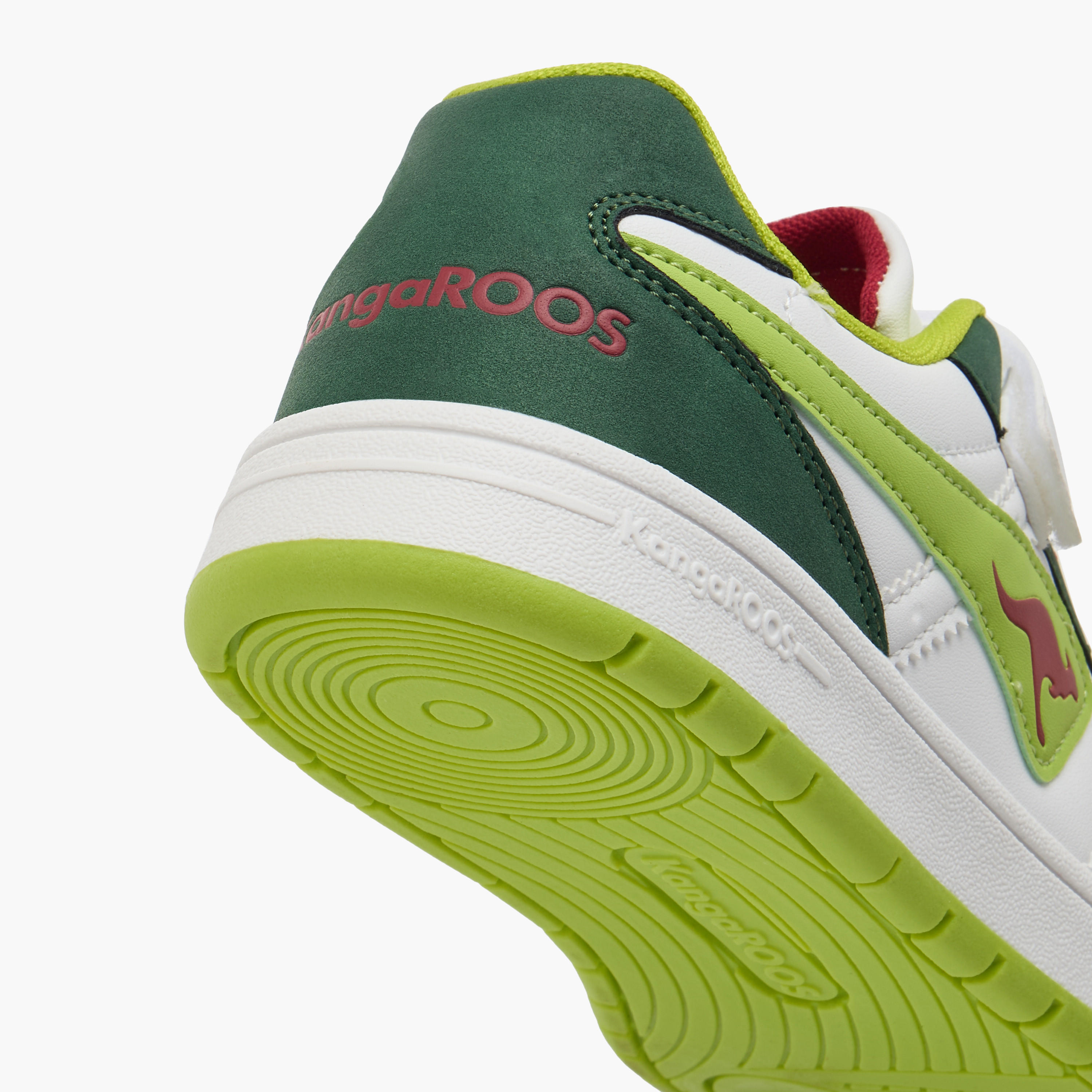 حذاء سنيكرز بشريط إغلاق لاصق وشعار للبنات من كانجاروز-girls-shoes-sneakers-image-5