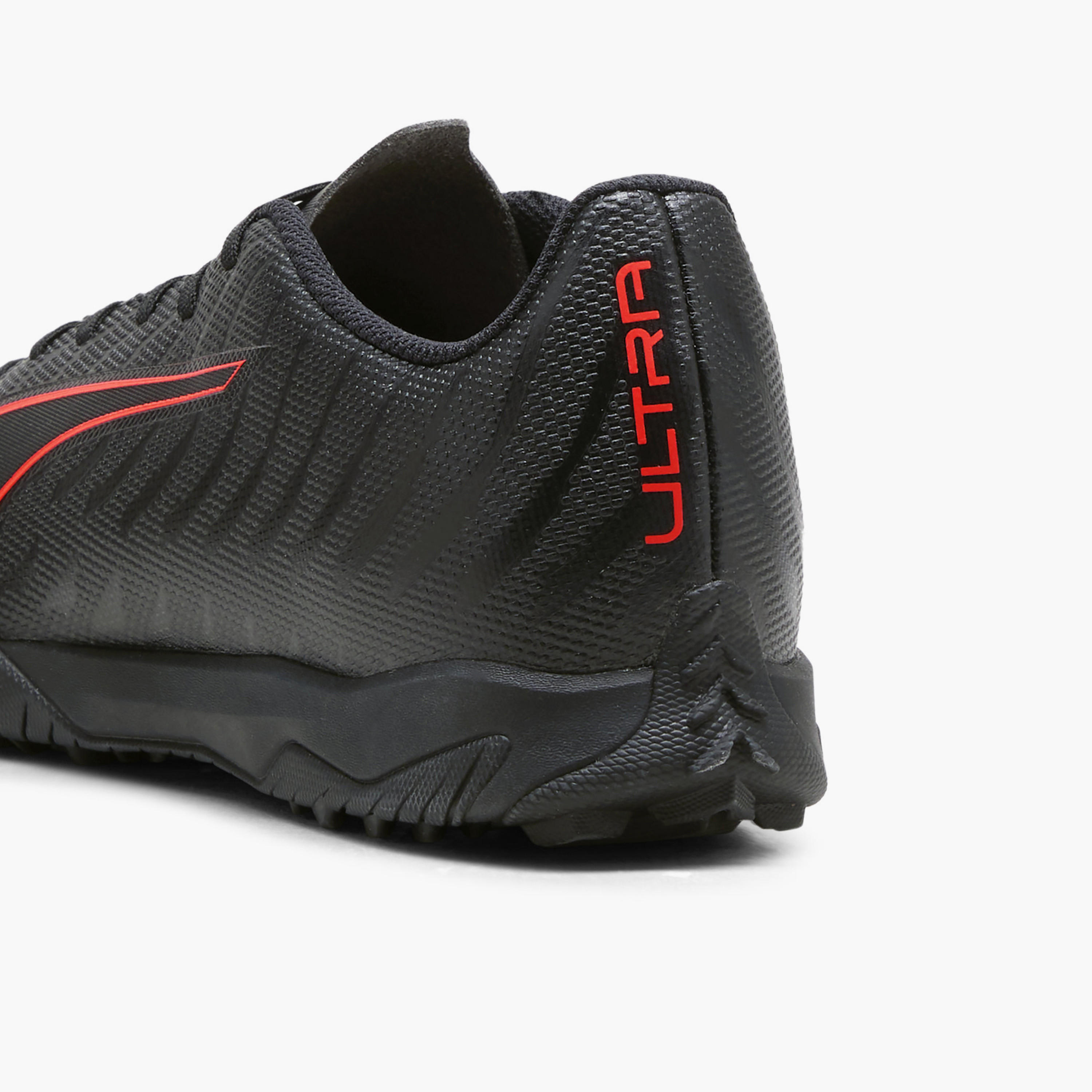 حذاء كرة قدم برباط ألترا 6 بلاي تي تي للرجال من بوما-sports-men-shoes-image-6