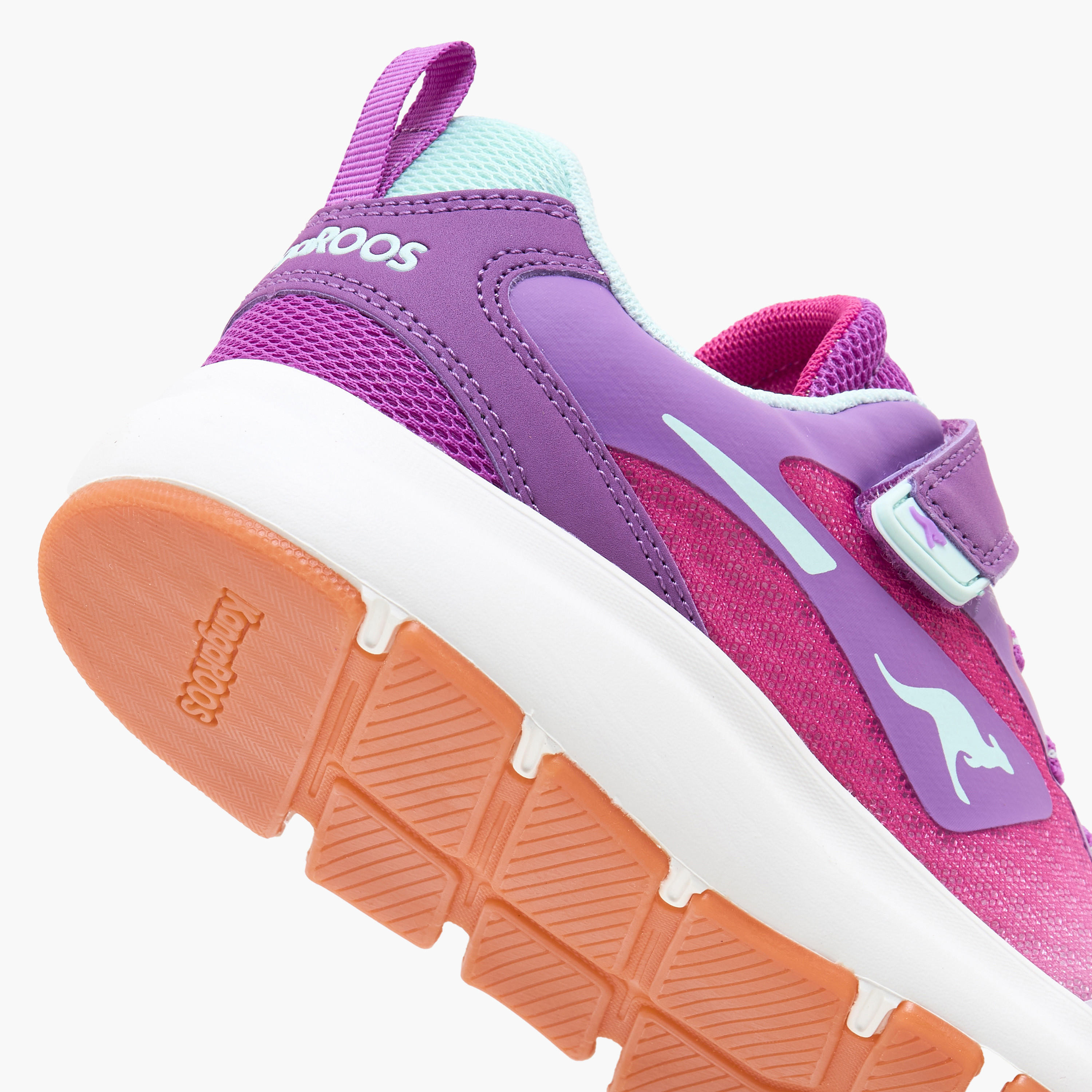 حذاء رياضي بشريط إغلاق لاصق للبنات من كانجاروز-girls-shoes-sports-image-5
