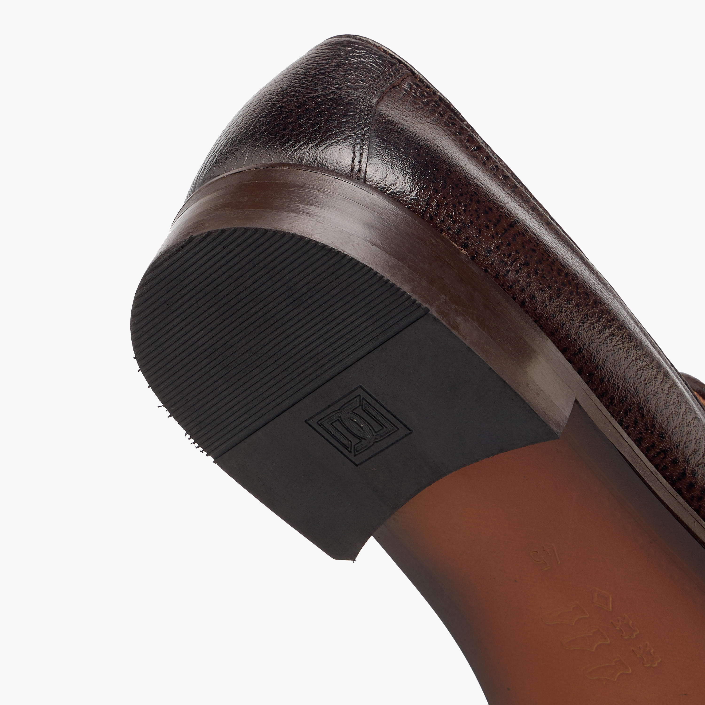 حذاء لوفر دوتشيني رجالي من الجلد الطبيعي بلمسات معدنية-men-shoes-loafersandmoccasins-image-5