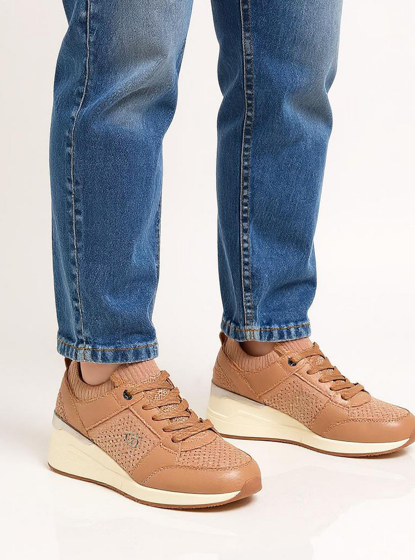 حذاء سنيكرز بارز الملمس برباط إغلاق وكعب عريض للنساء من سيليست-women-shoes-sneakers-image-2