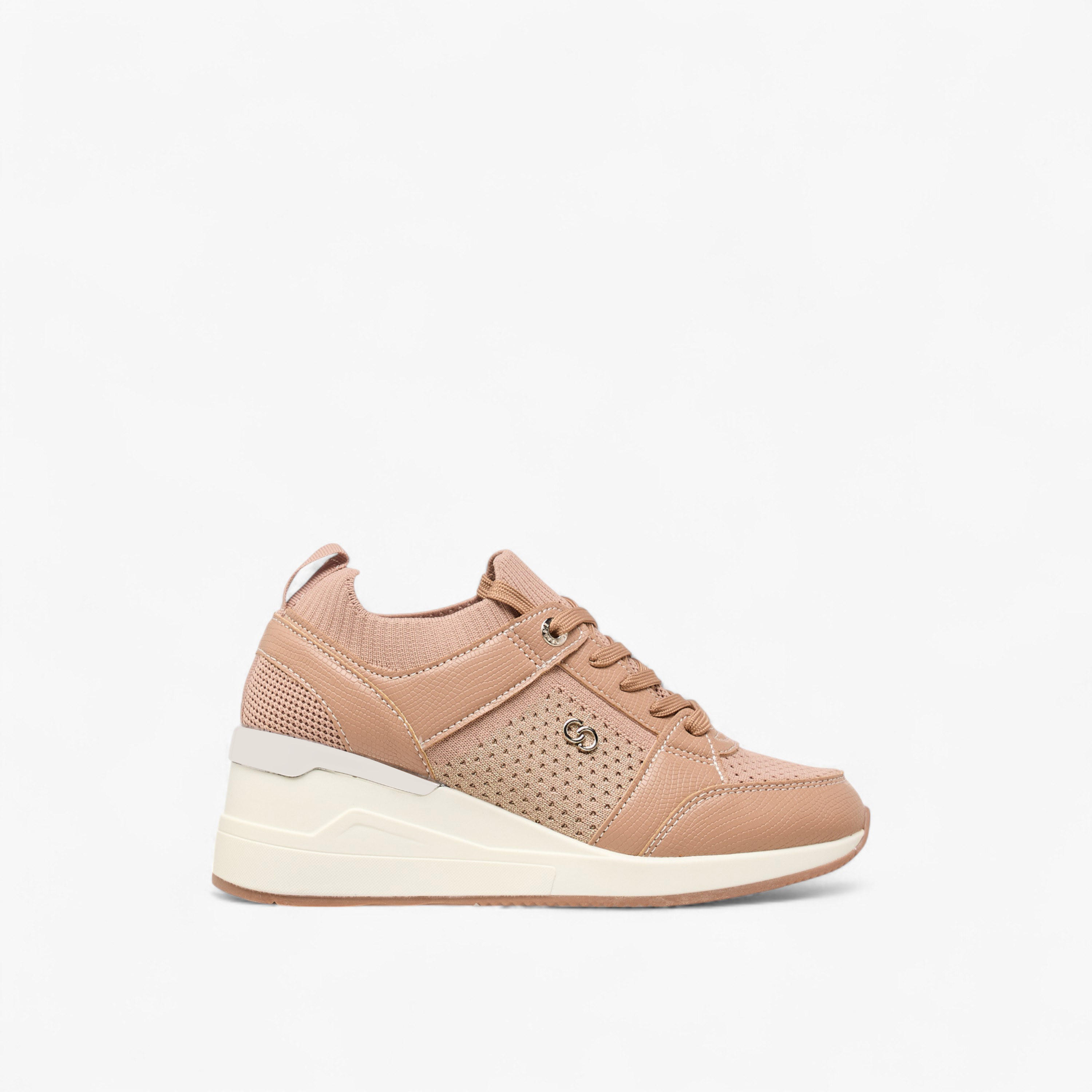 حذاء سنيكرز بارز الملمس برباط إغلاق وكعب عريض للنساء من سيليست-women-shoes-sneakers-image-4