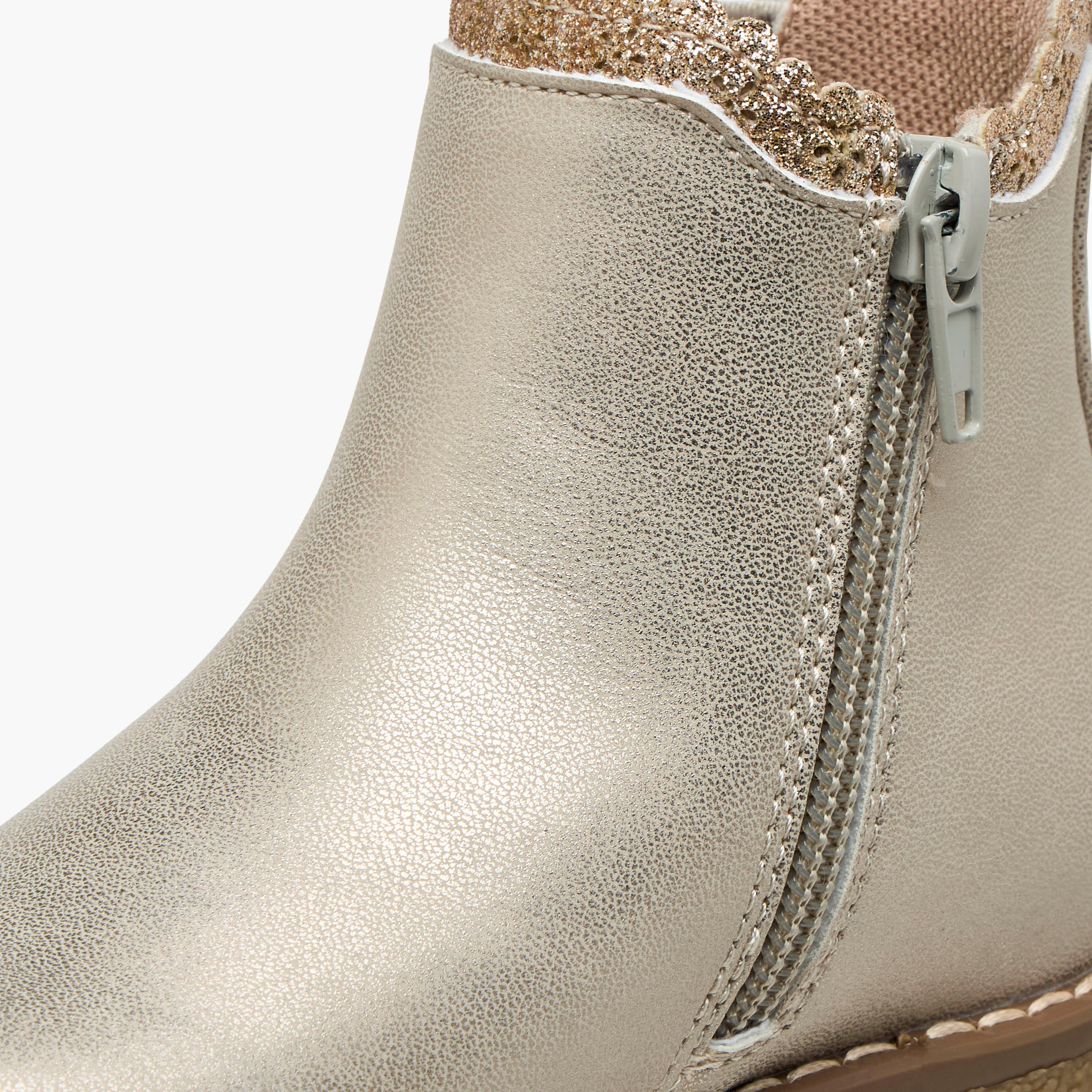بوت بطول الكاحل بتفاصيل مقطوعة وسحاب إغلاق من جونيورز-girls-shoes-boots-image-6
