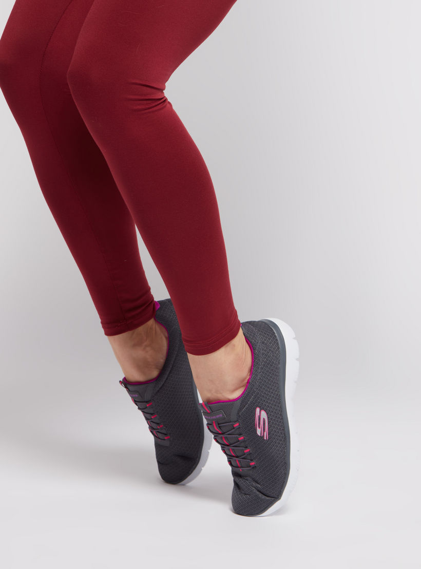 حذاء مشي بارز الملمس للنساء من سكتشرز-women-shoes-sneakers-image-2