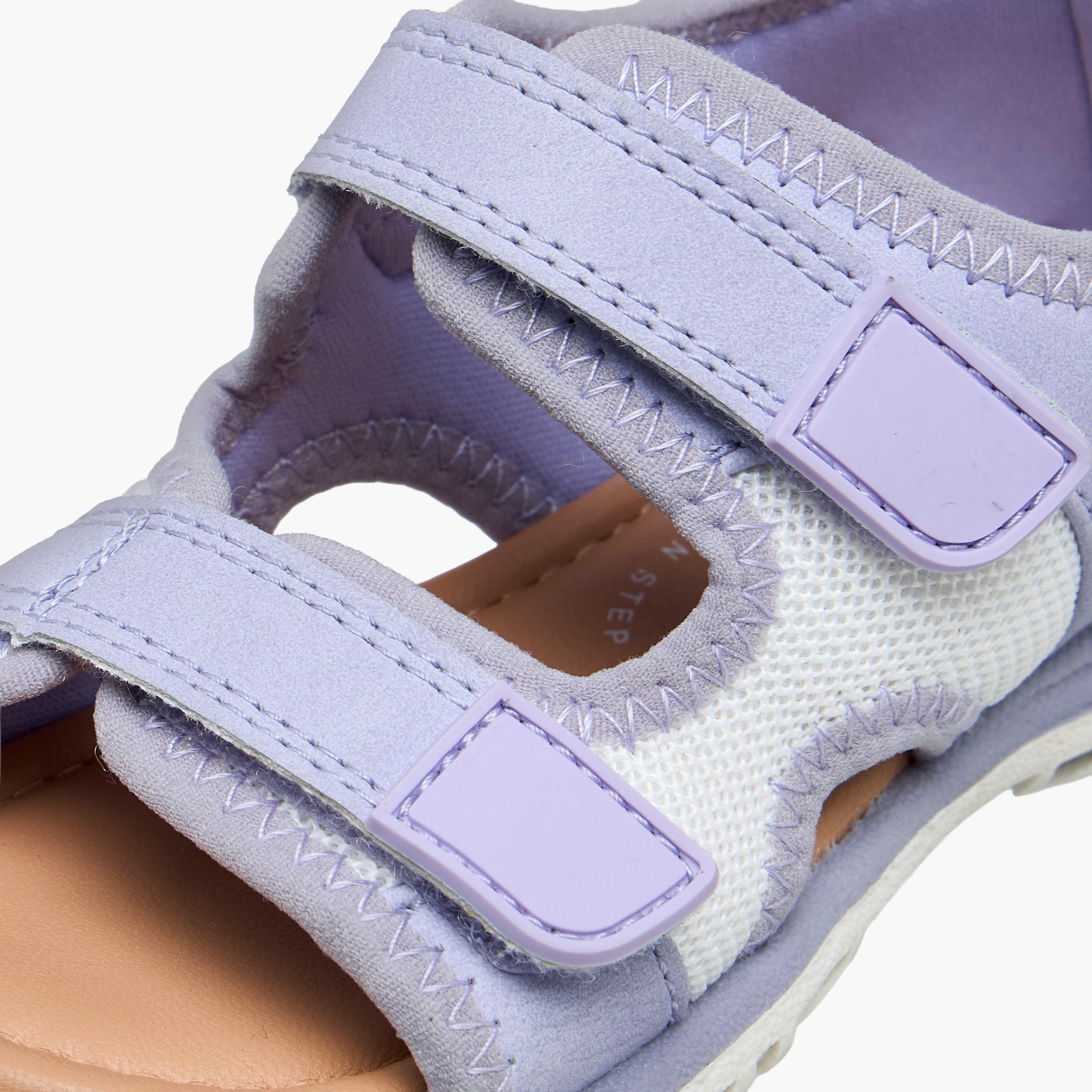 صندل بأحزمة وشريط إغلاق للبنات من بيرفيت-girls-shoes-sandals-image-4