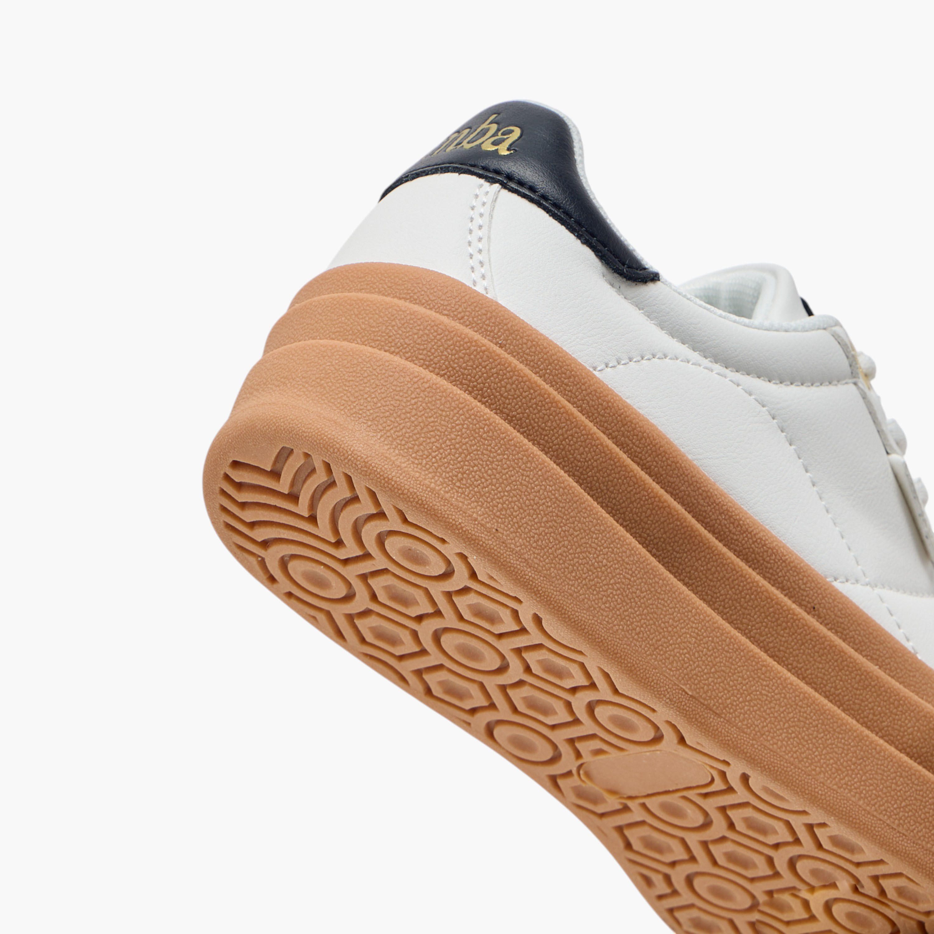 حذاء سنيكرز بألواح ورباط إغلاق للنساء من سامبا-women-shoes-sneakers-image-5