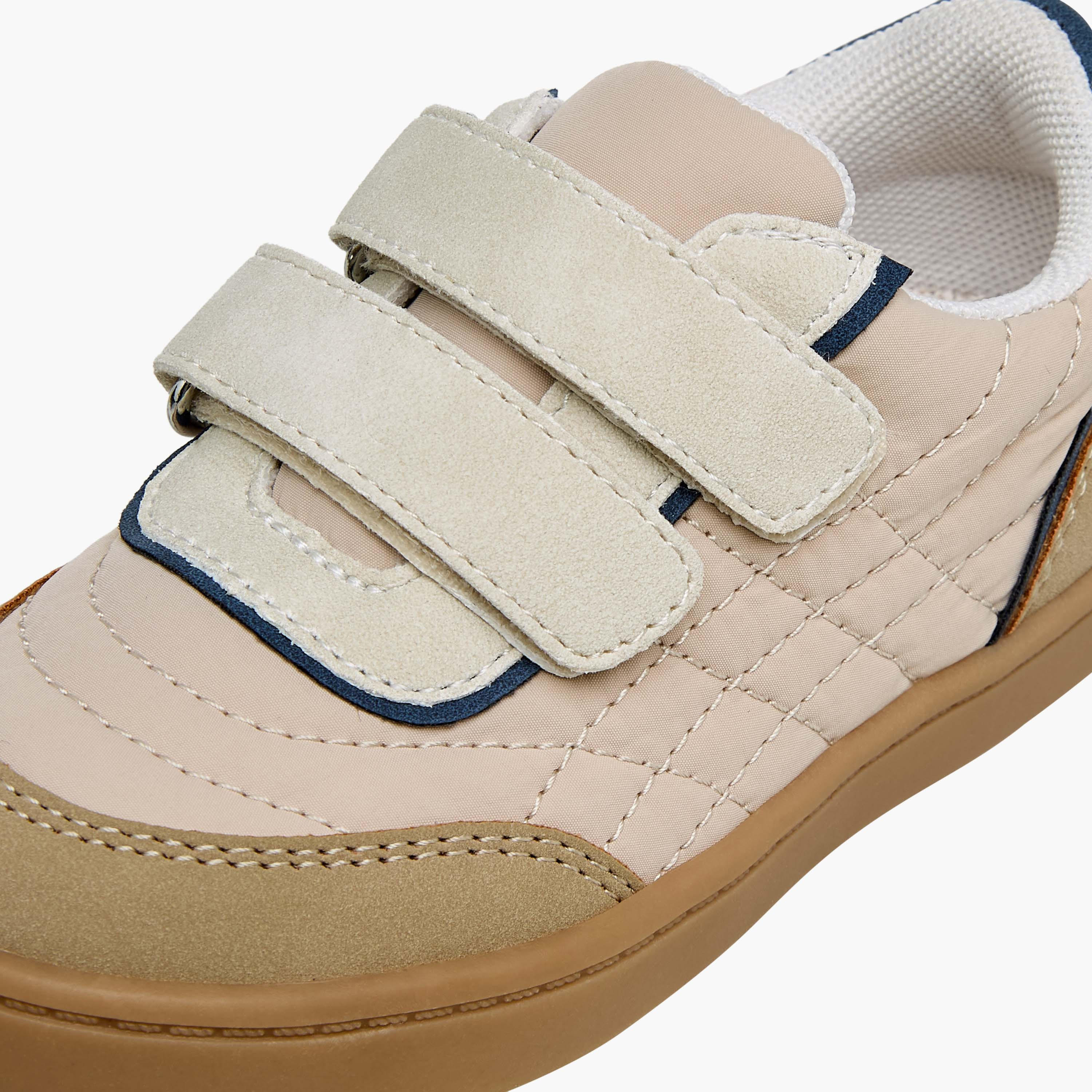 حذاء سنيكرز بشريط إغلاق لاصق للأولاد من جونيورز-boys-shoes-sneakers-image-4