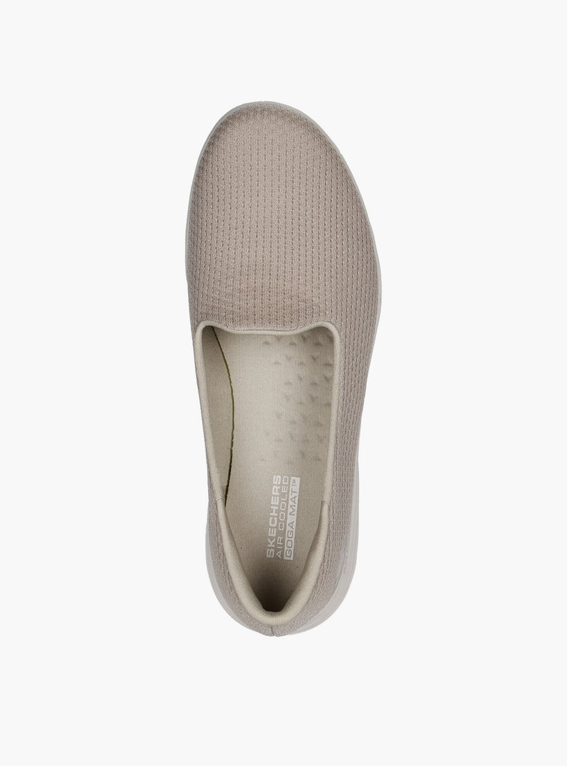 حذاء رياضي للنساء أون ذا جو فليكس سهل الارتداء من سكيتشرز-women-shoes-sneakers-image-2