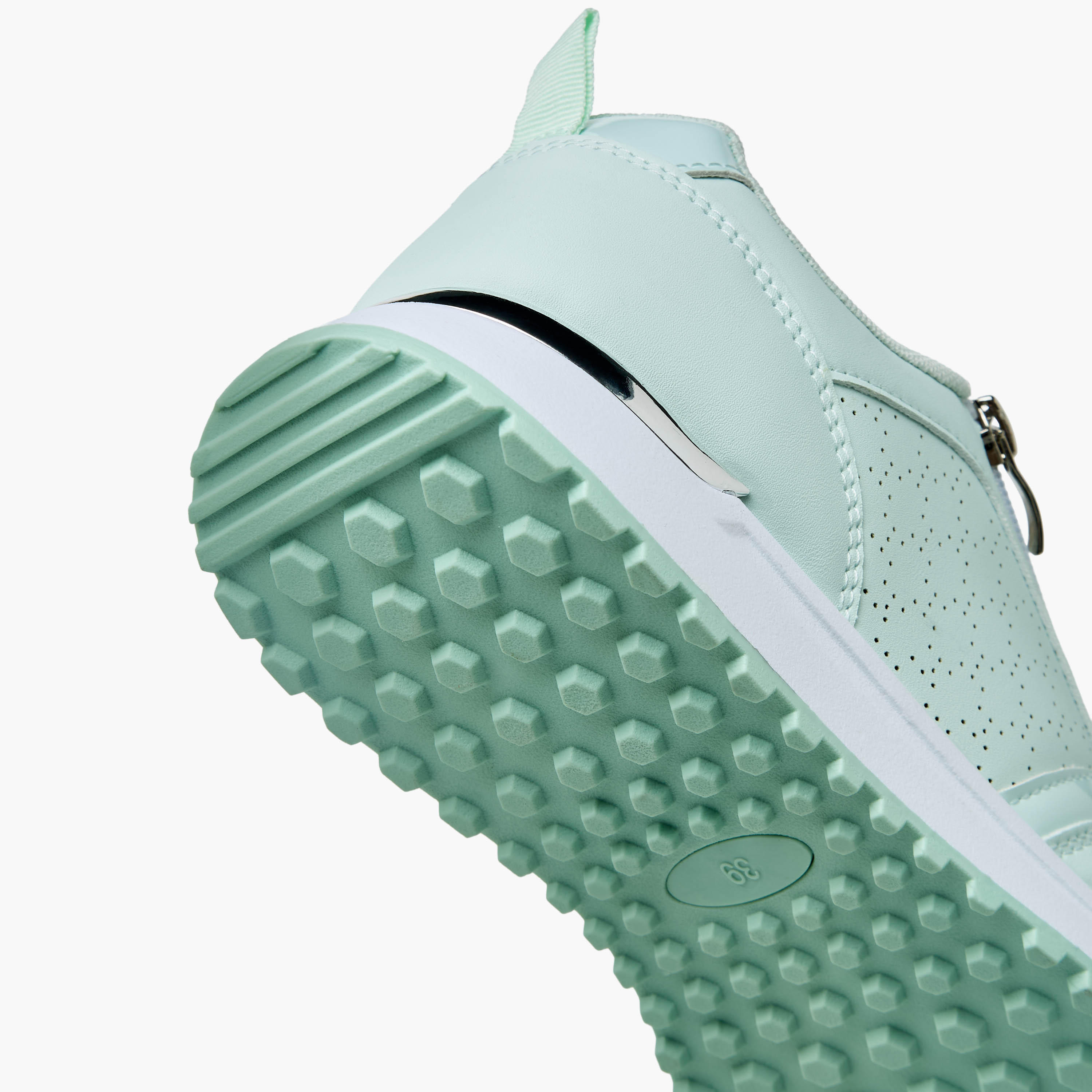 حذاء سنيكرز برباط إغلاق للنساء من فلورا بيلا-women-shoes-sneakers-image-5