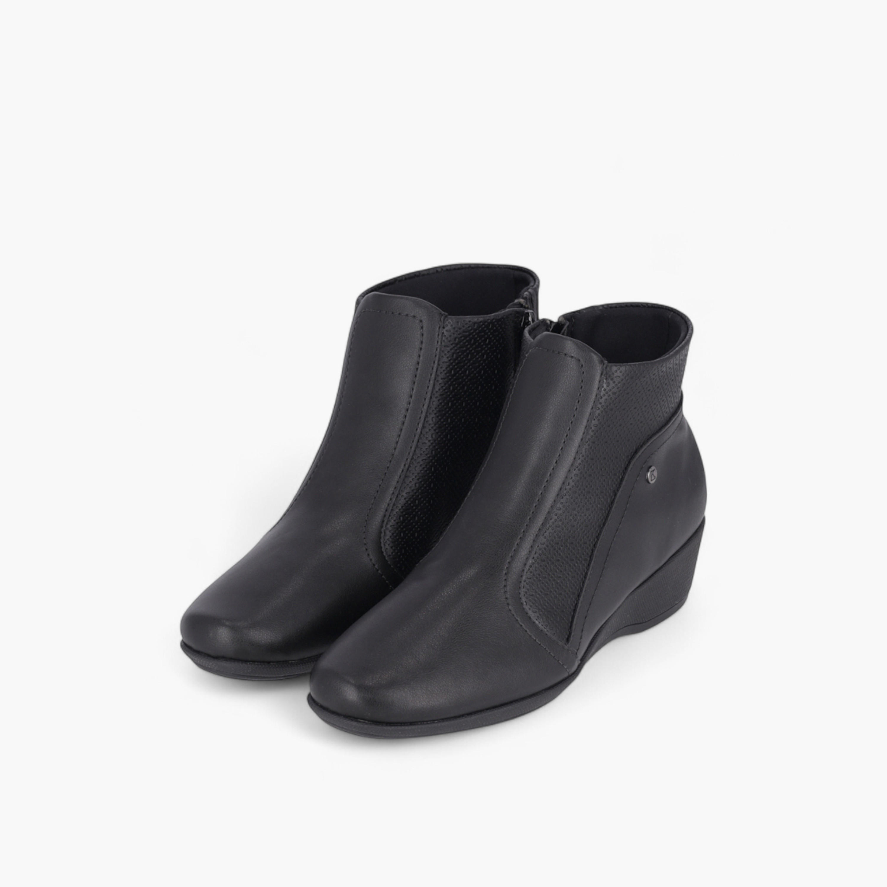 بوت بطول الكاحل وكعب ويدج للنساء من بيكاديلي-women-shoes-boots-image-1