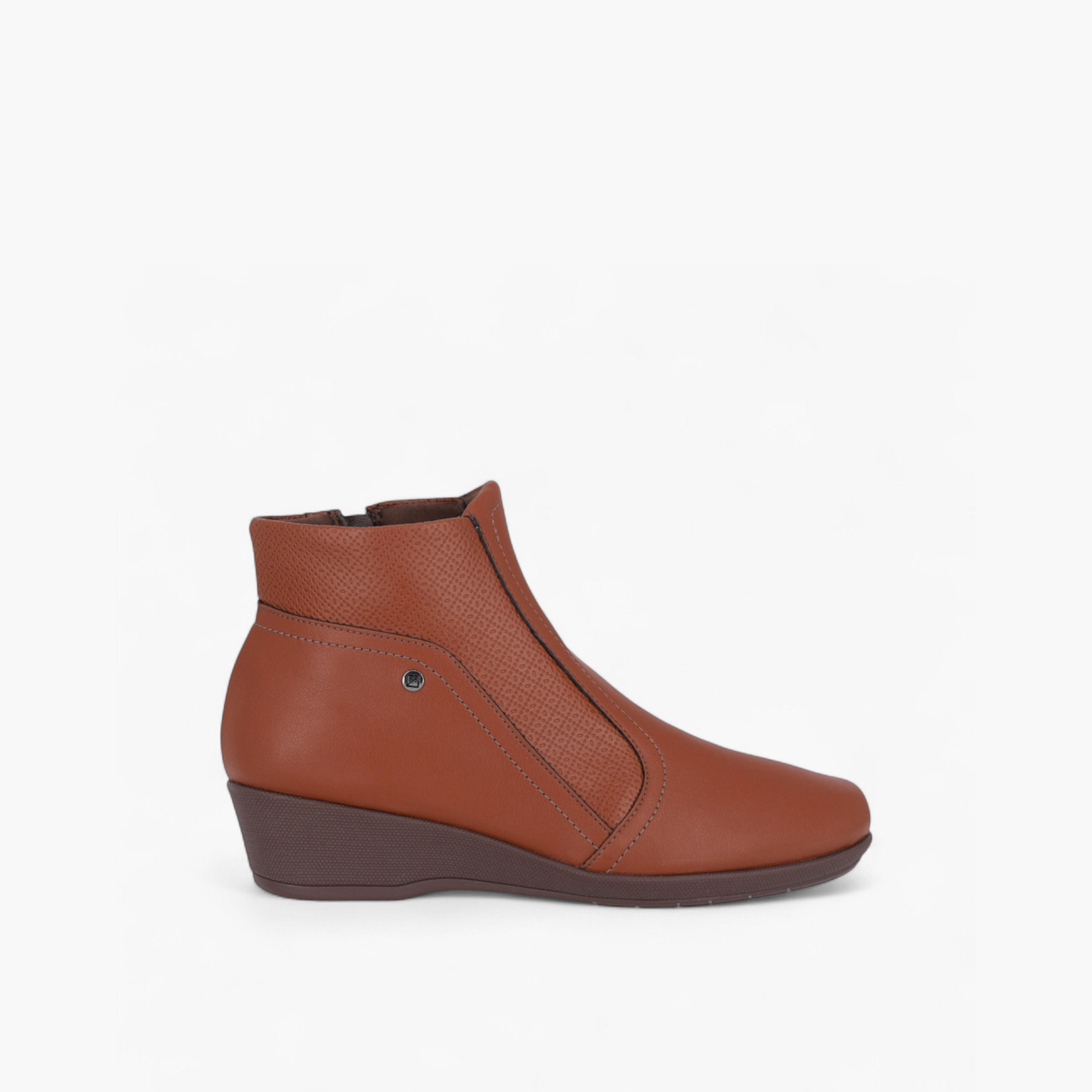 بوت بطول الكاحل وكعب ويدج للنساء من بيكاديلي-women-shoes-boots-image-2