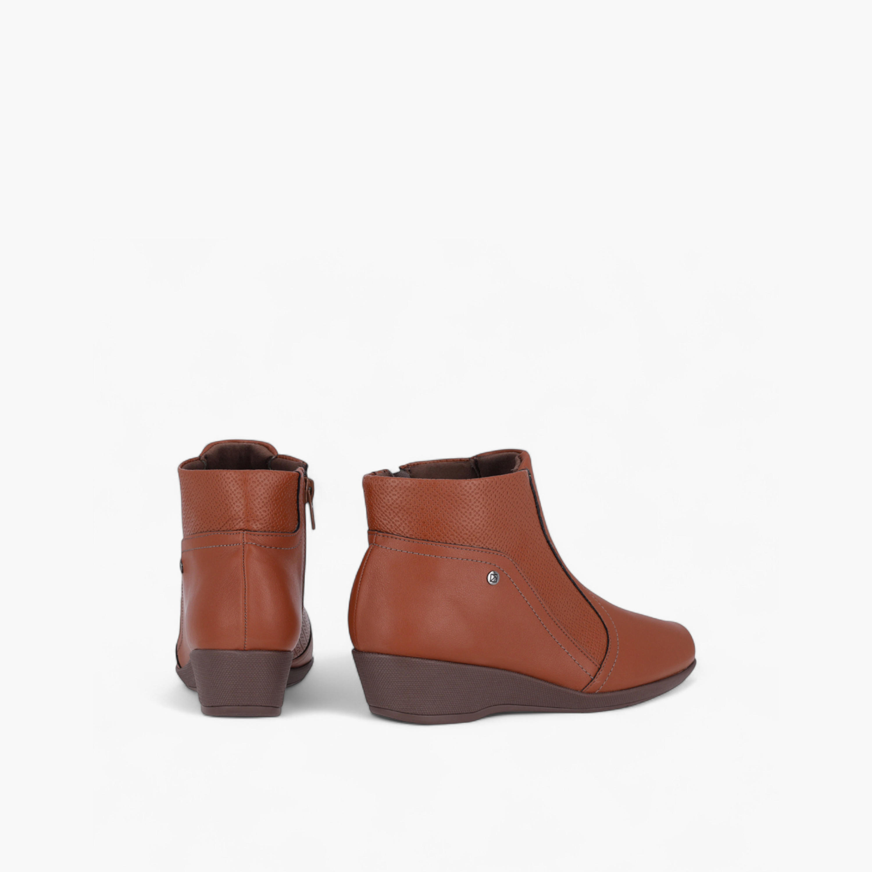 بوت بطول الكاحل وكعب ويدج للنساء من بيكاديلي-women-shoes-boots-image-3