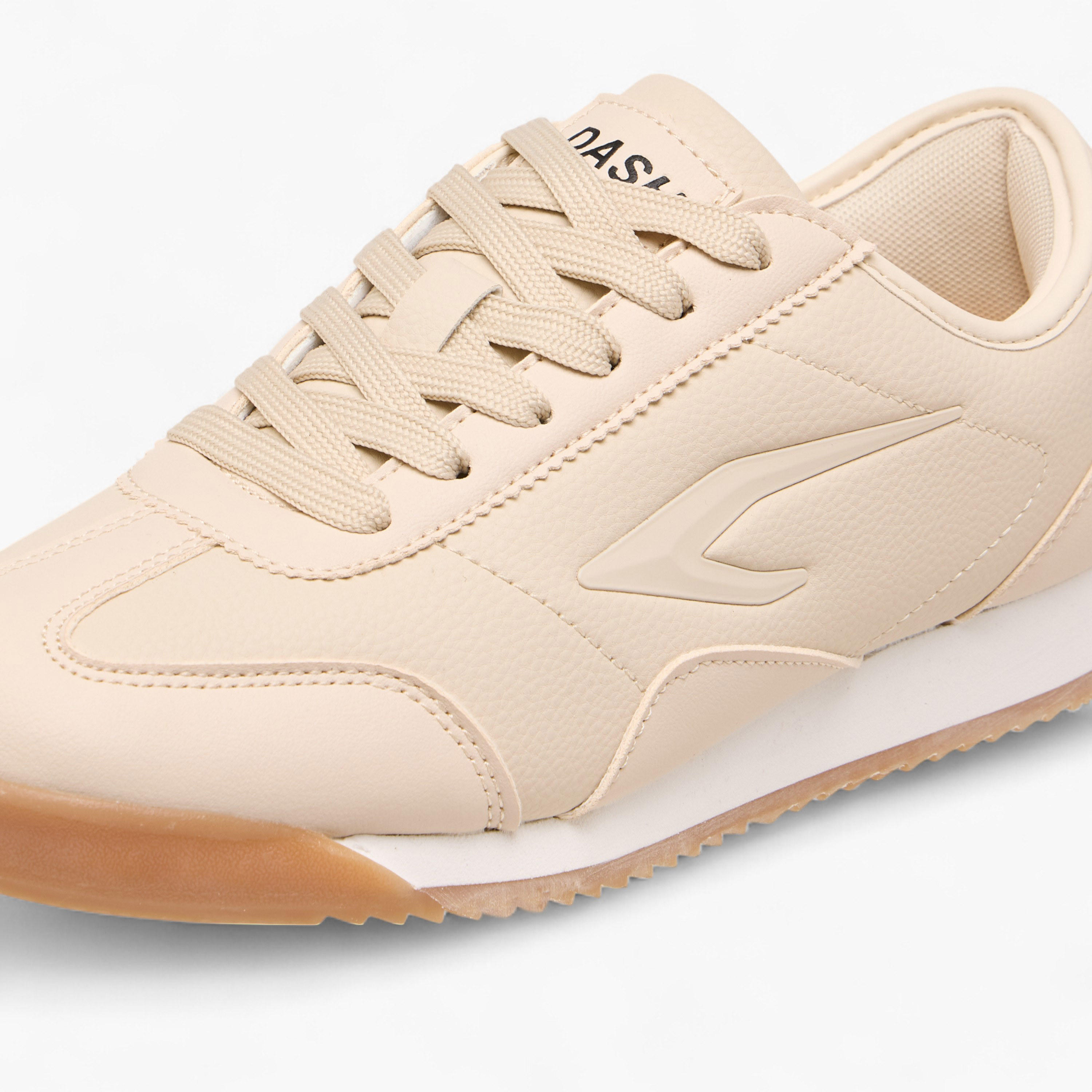حذاء سنيكرز بألواح ورباط إغلاق من داش-women-shoes-sneakers-image-4
