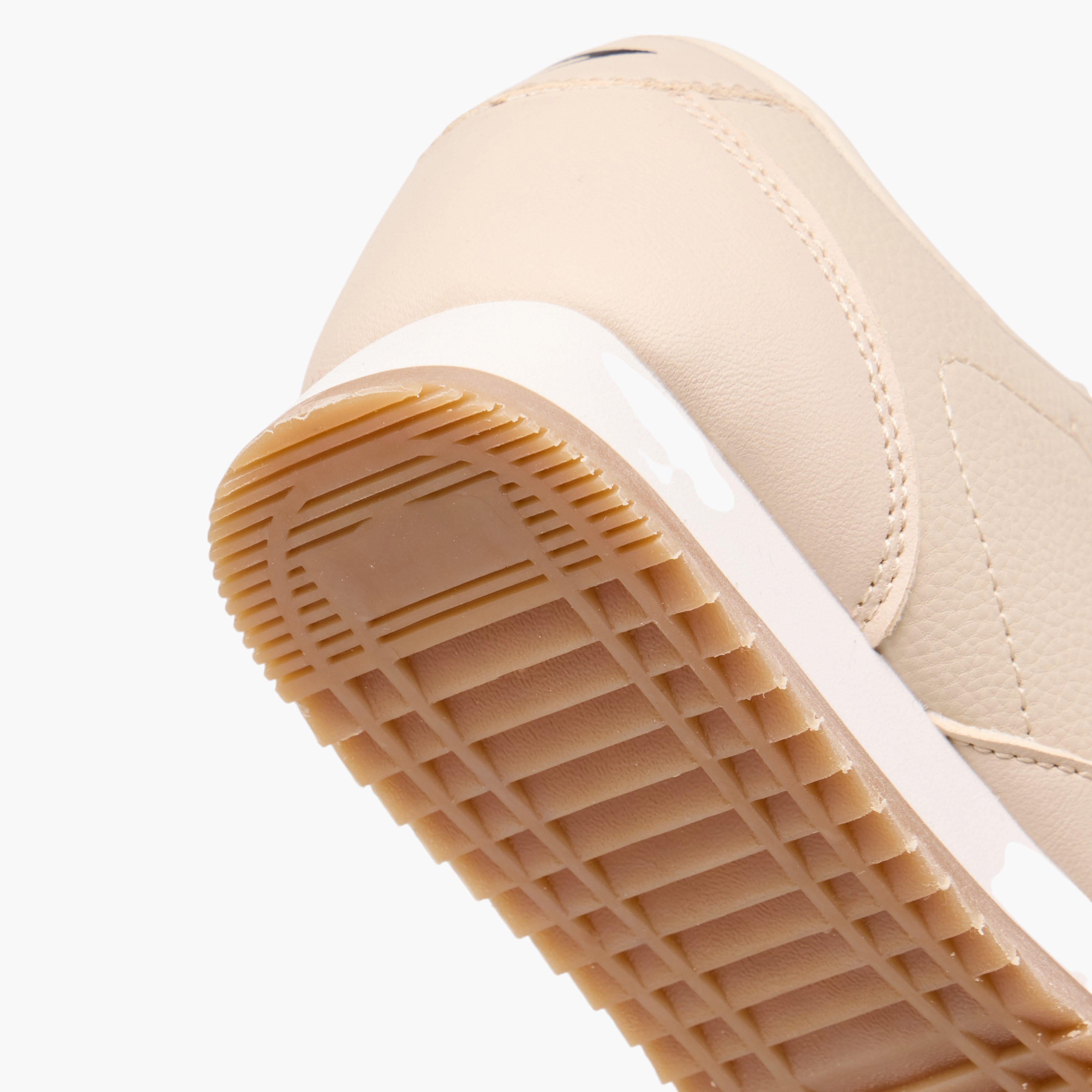حذاء سنيكرز بألواح ورباط إغلاق من داش-women-shoes-sneakers-image-5