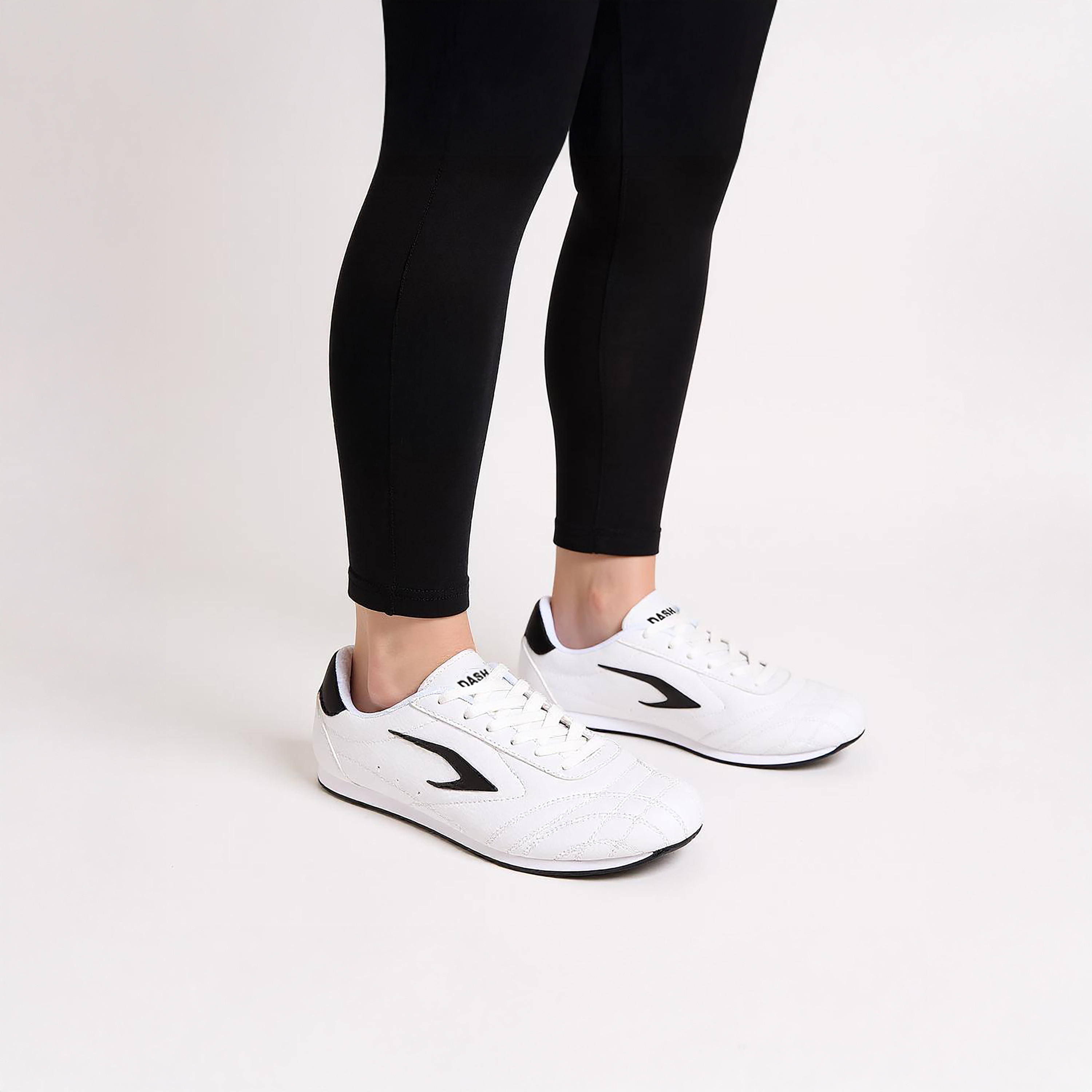 حذاء سنيكرز برباط إغلاق وتفاصيل مغرزة من داش-women-shoes-sneakers-image-2