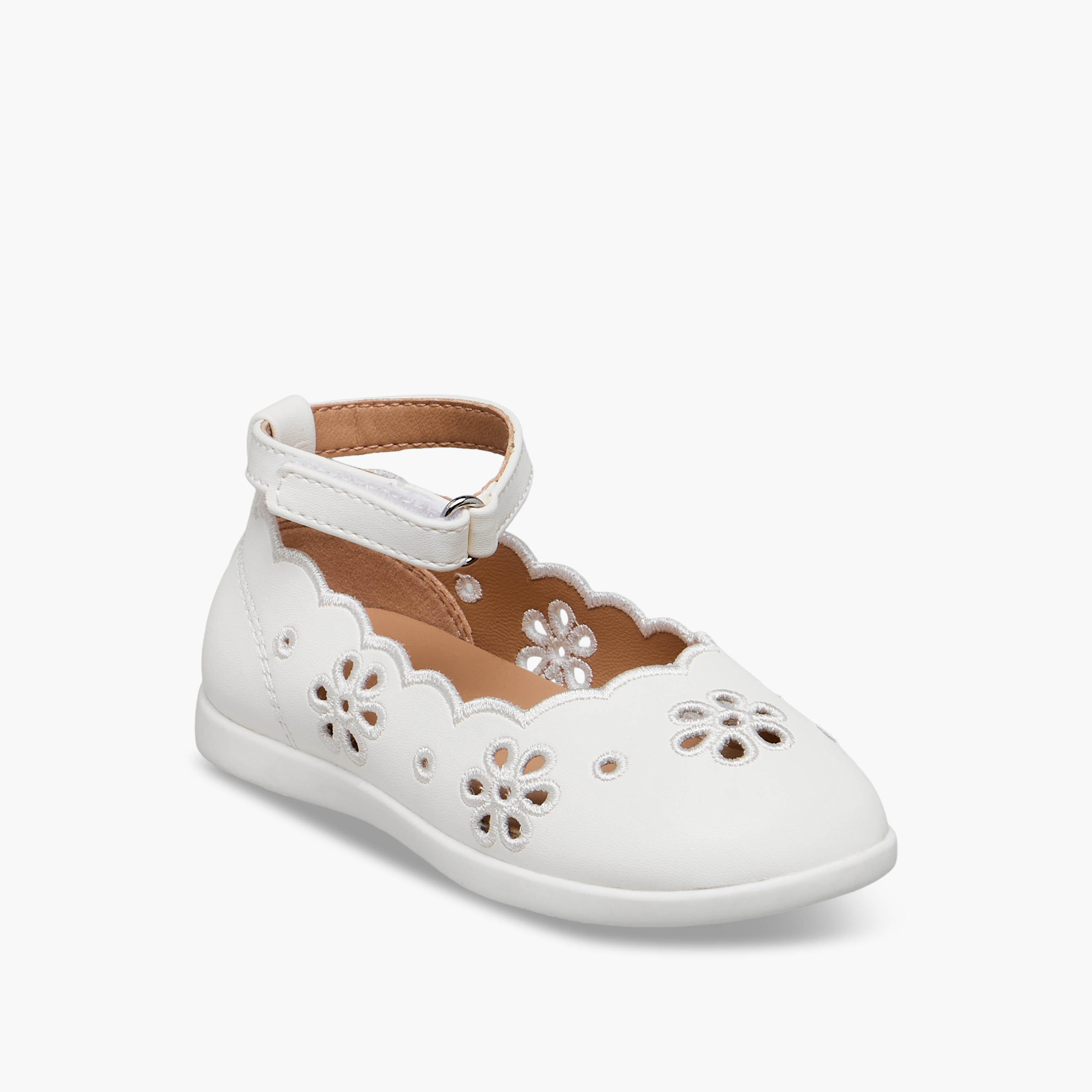 حذاء ماري جين بتفاصيل زهرية مفرغة للبنات من بيرفيت-girls-shoes-maryjanes-image-2