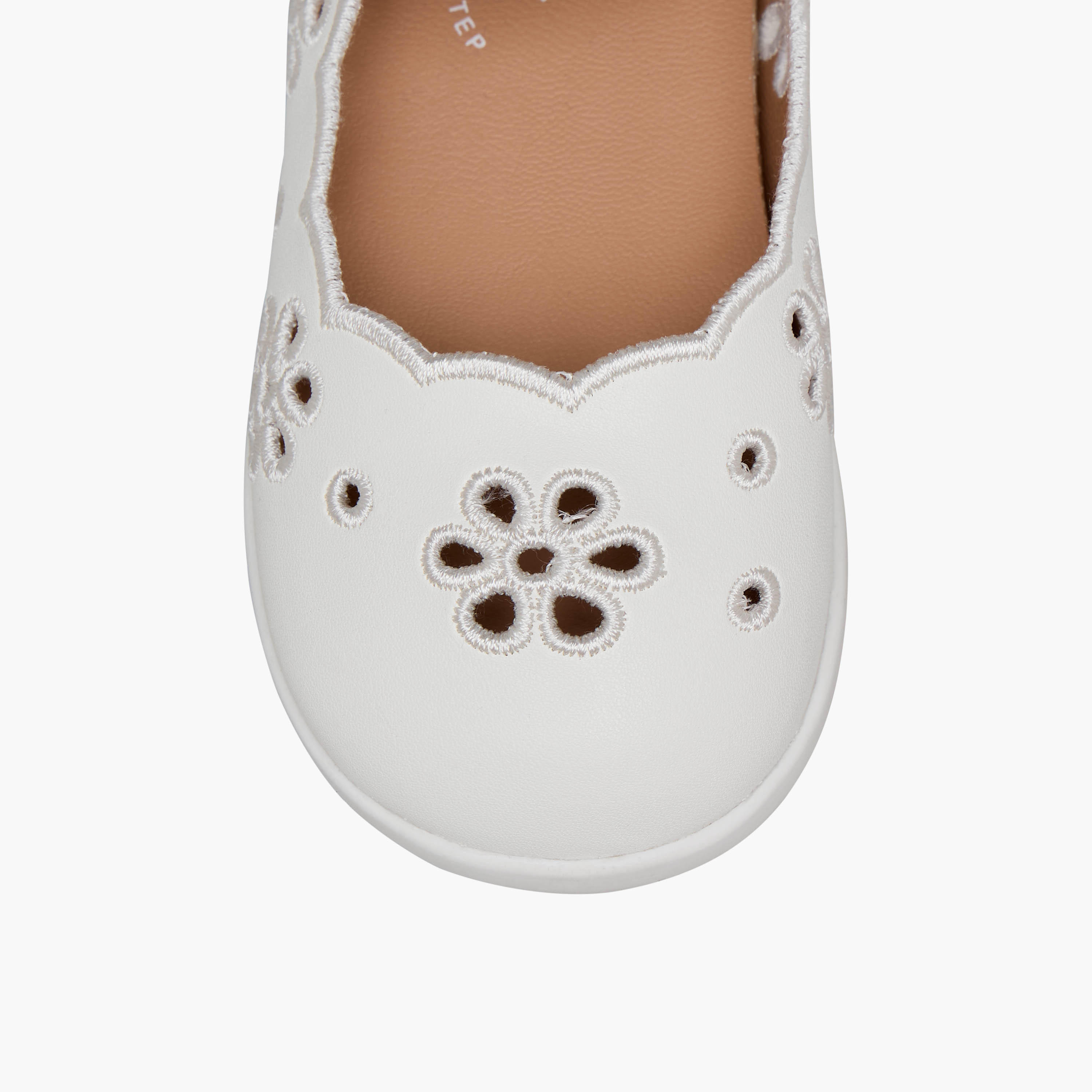 حذاء ماري جين بتفاصيل زهرية مفرغة للبنات من بيرفيت-girls-shoes-maryjanes-image-4