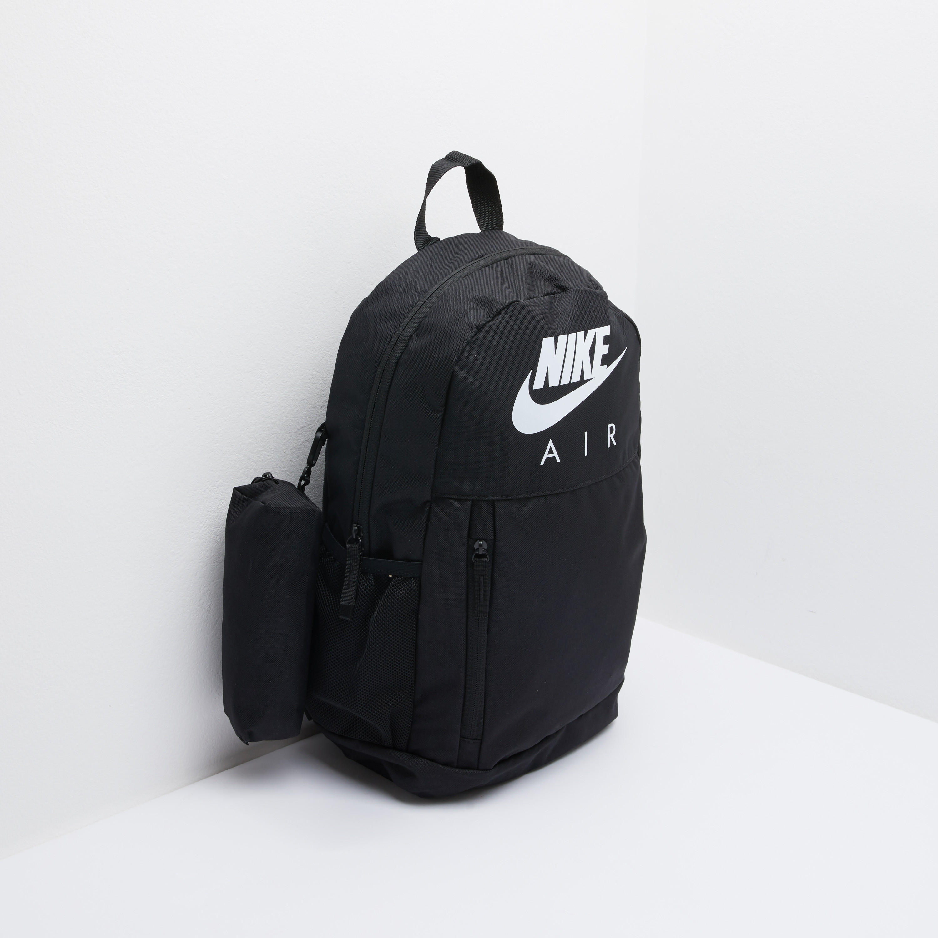 شنطة ظهر للأطفال من نايك (11 لتر) - BA6032-010-school-bagsandbackpacks-backpacks-image-3