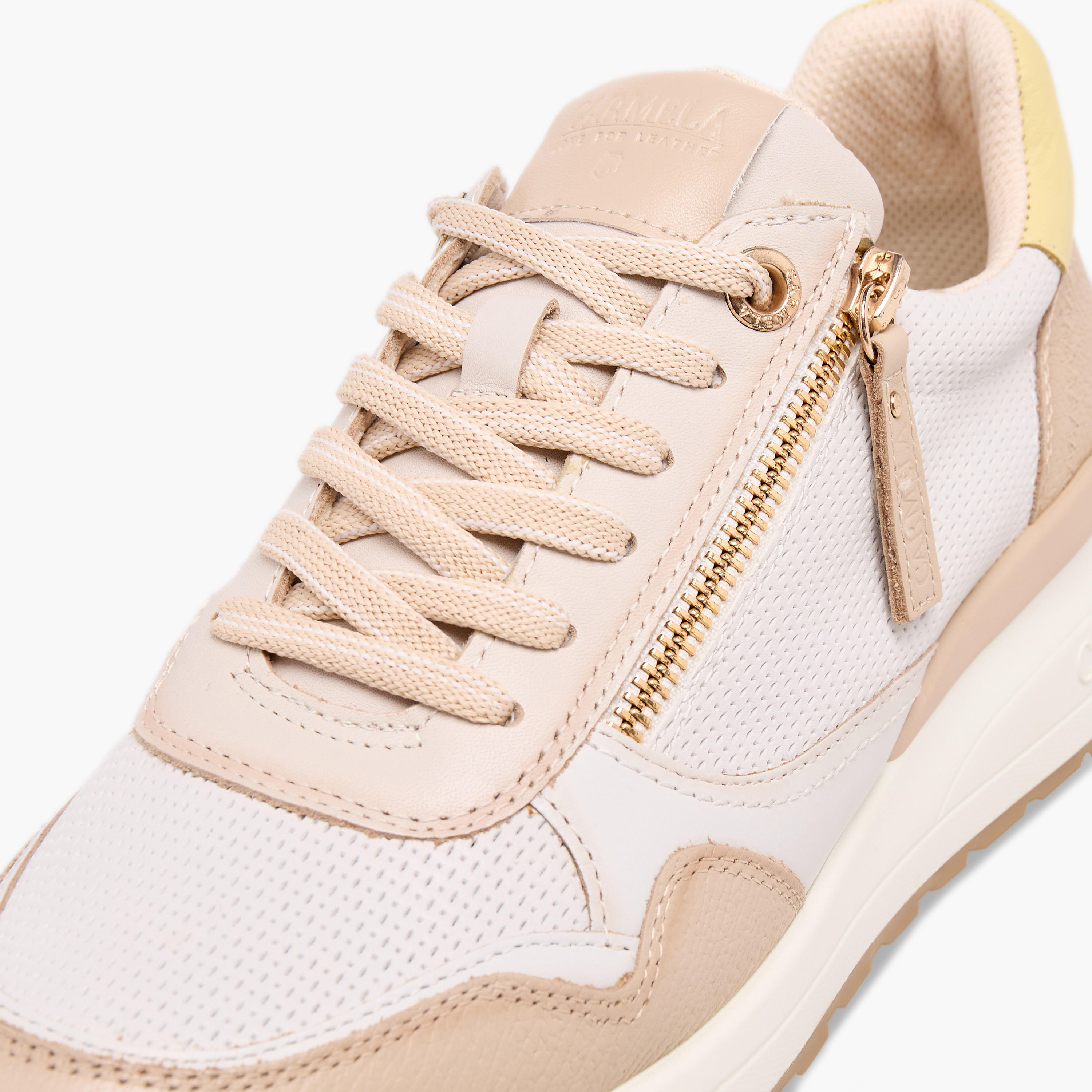 حذاء سنيكرز جلد بطول الكاحل ورباط إغلاق للنساء من كارميلا-women-shoes-sneakers-image-4