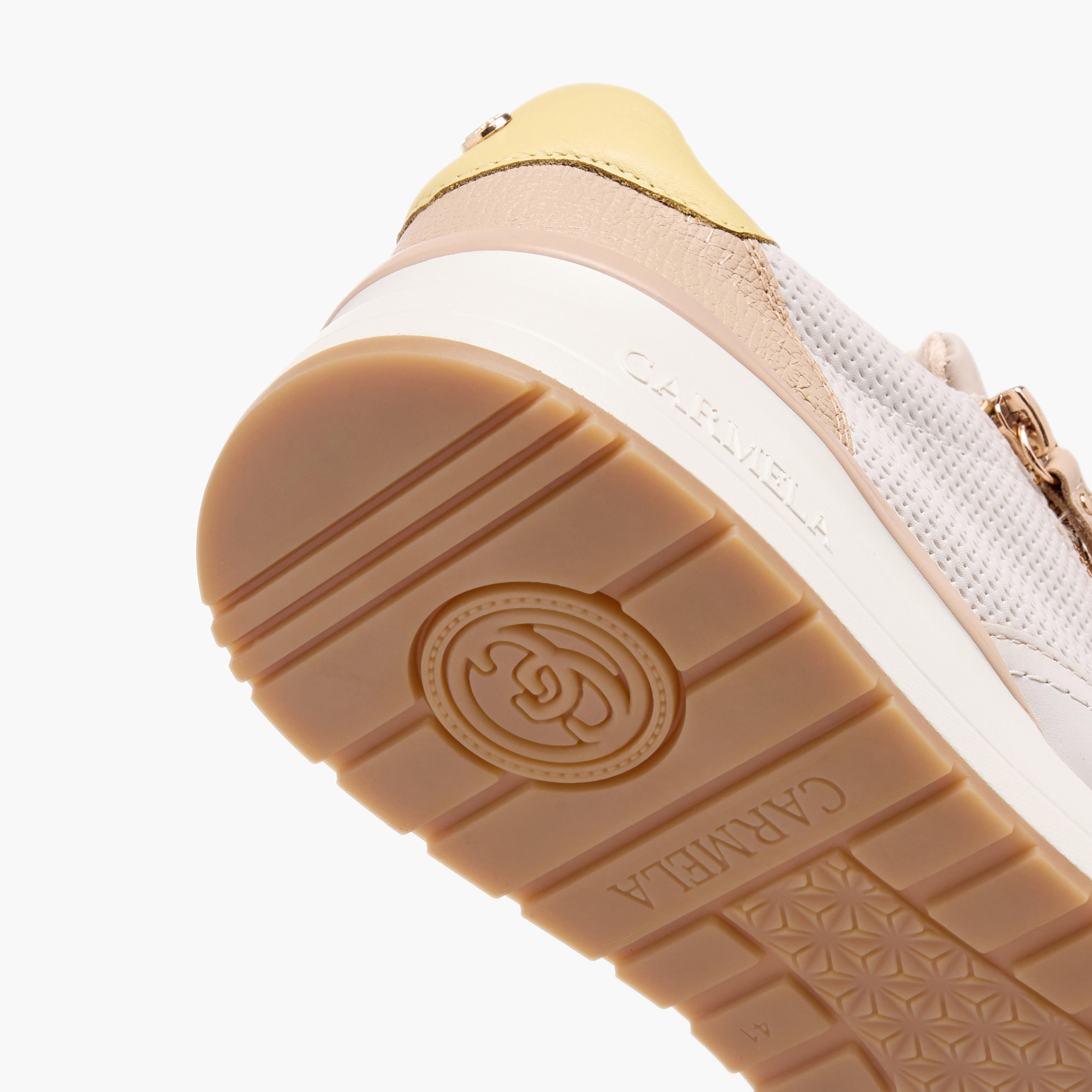 حذاء سنيكرز جلد بطول الكاحل ورباط إغلاق للنساء من كارميلا-women-shoes-sneakers-image-5
