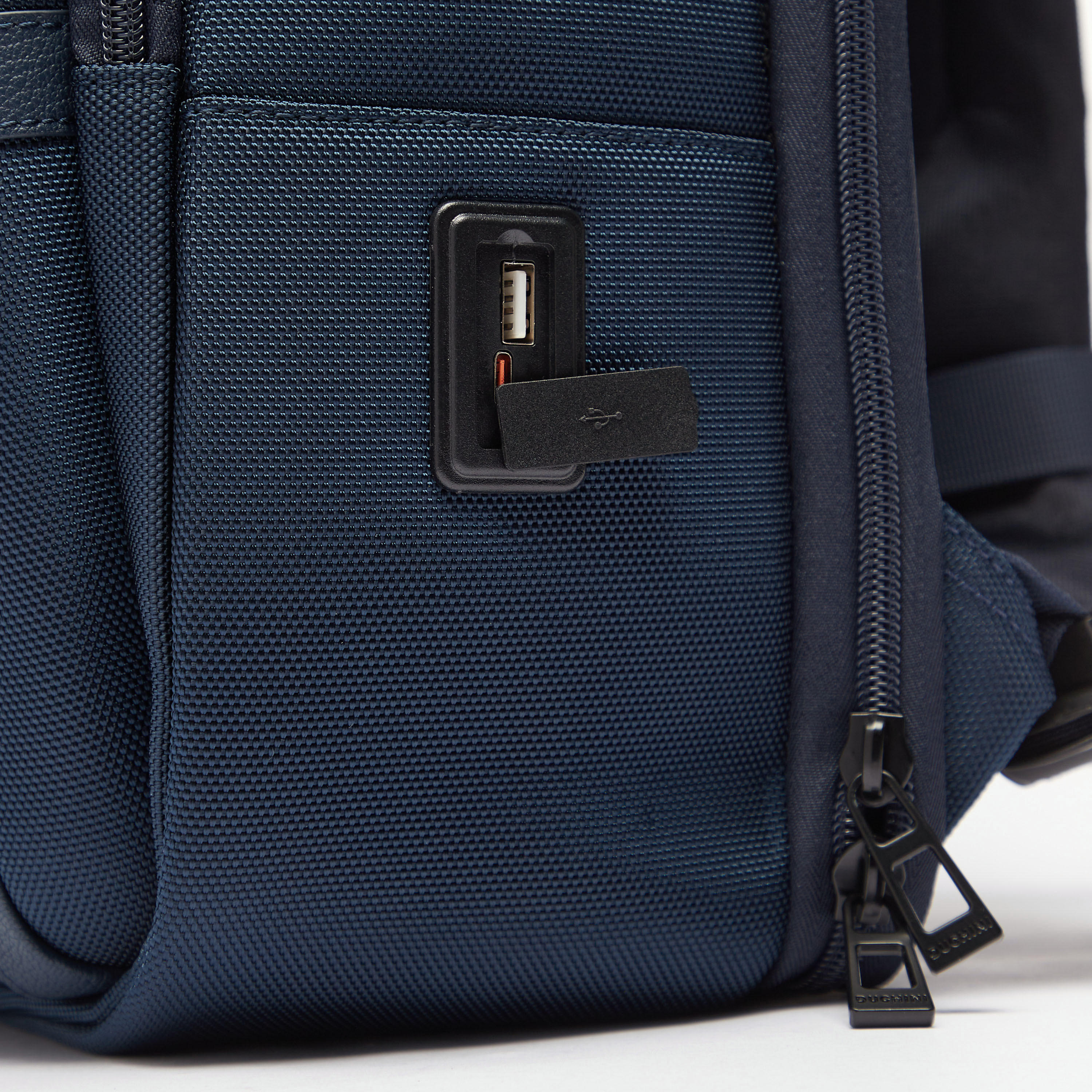شنطة ظهر بارزة الملمس بسحّاب إغلاق من دوتشيني-travel-luggagesandbags-backpacks-image-4