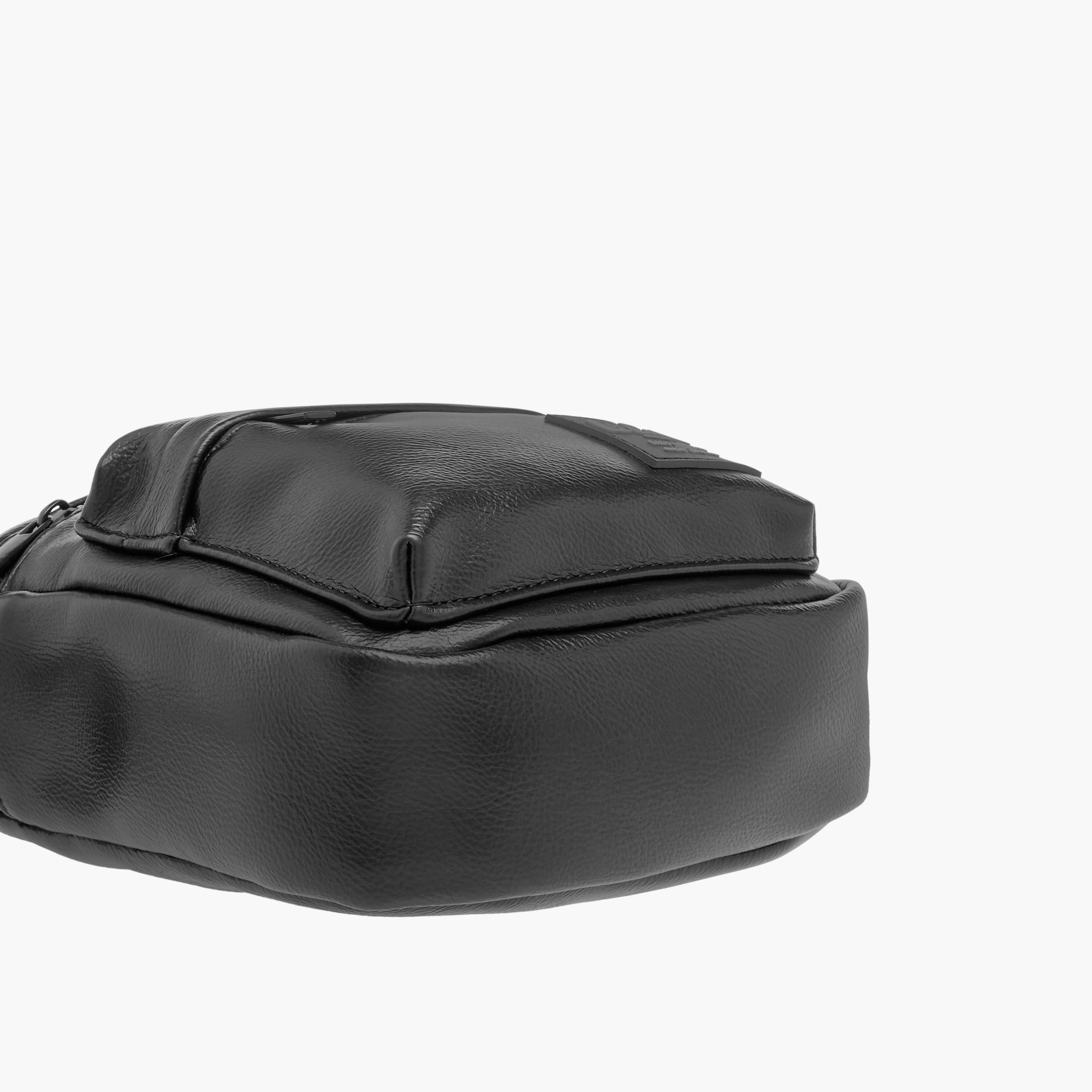 شنطة كروس بودي بارزة الملمس بحزام قابل للتعديل وسحّاب إغلاق من لي كوبر-travel-accessories-image-5