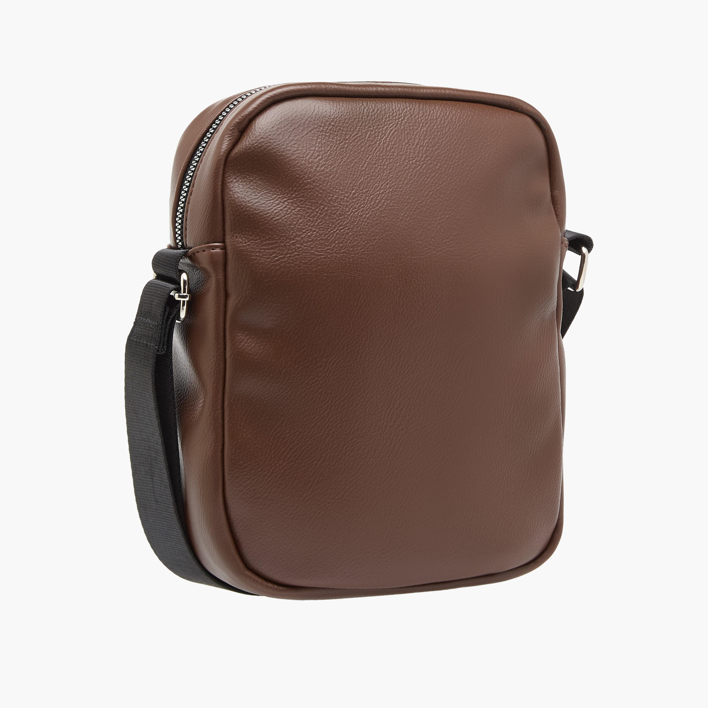 شنطة كروس بودي بارزة الملمس بحزام قابل للتعديل وسحّاب إغلاق من لي كوبر-travel-accessories-image-4