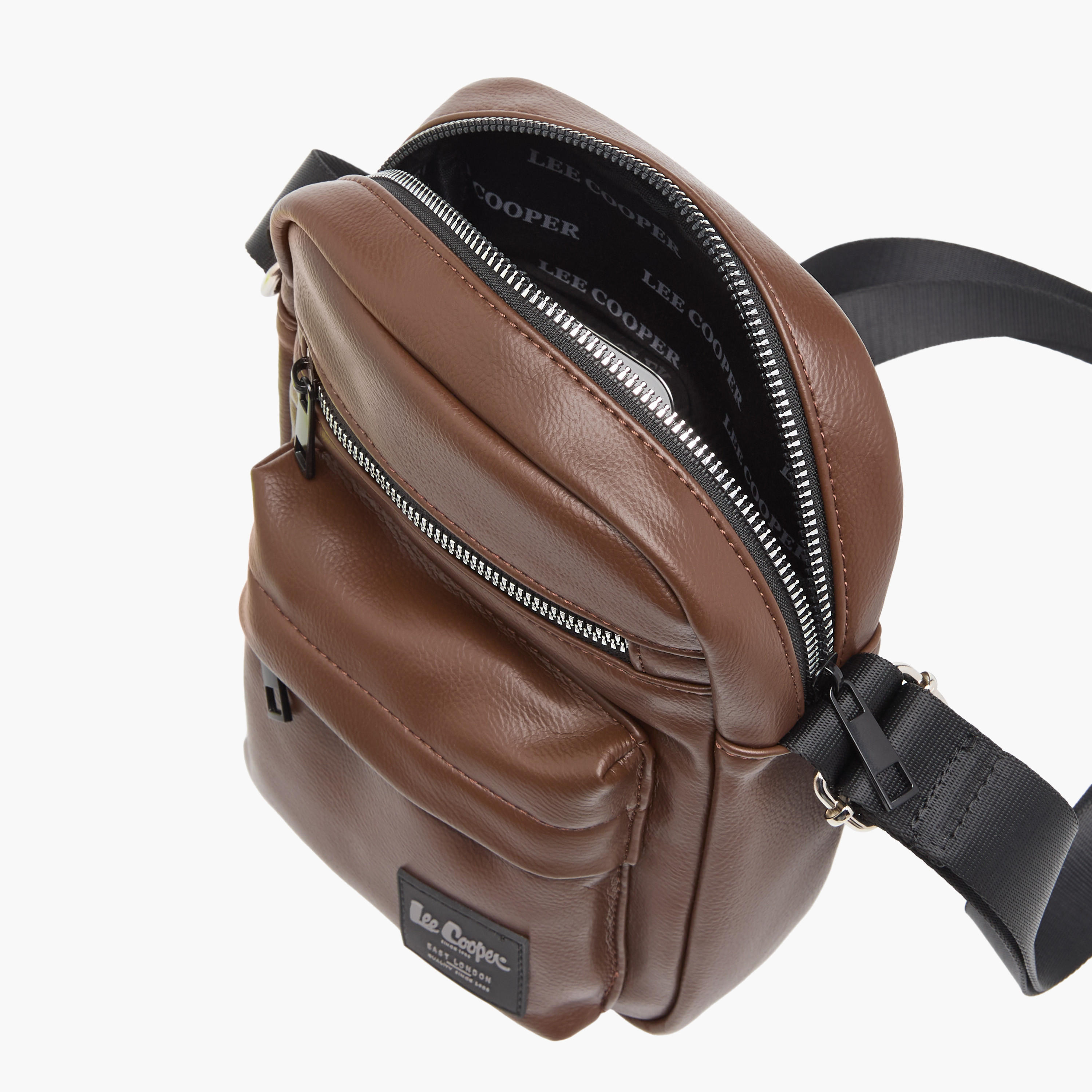 شنطة كروس بودي بارزة الملمس بحزام قابل للتعديل وسحّاب إغلاق من لي كوبر-travel-accessories-image-5