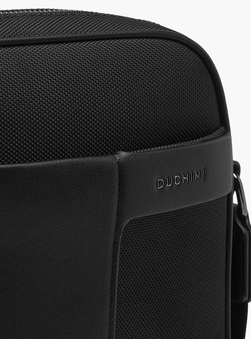 شنطة كروس بودي بارزة الملمس بحزام قابل للتعديل وسحاب إغلاق من دوتشيني-travel-accessories-image-5