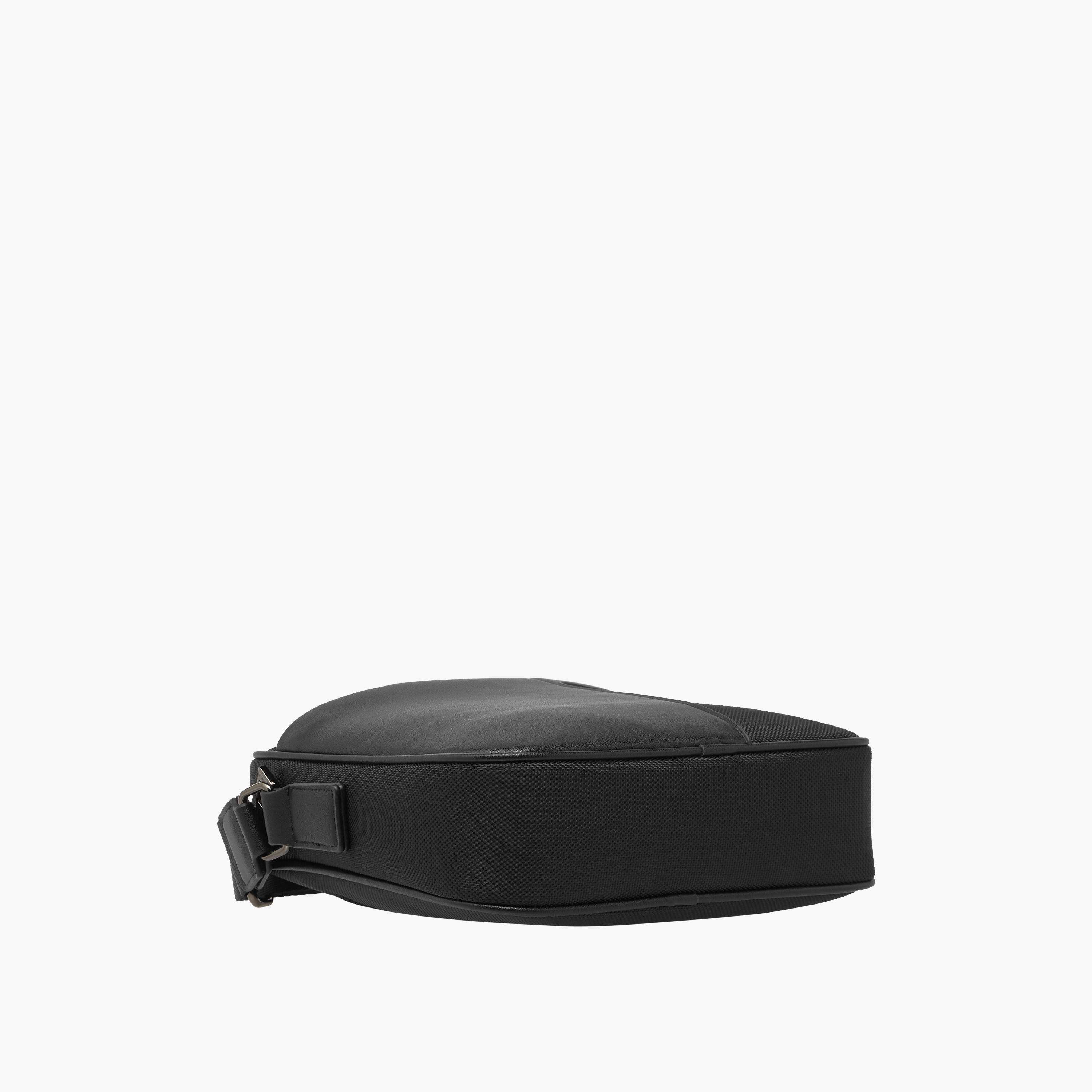 شنطة كروس بودي بارزة الملمس بحزام قابل للتعديل وسحاب إغلاق من دوتشيني-travel-accessories-image-7