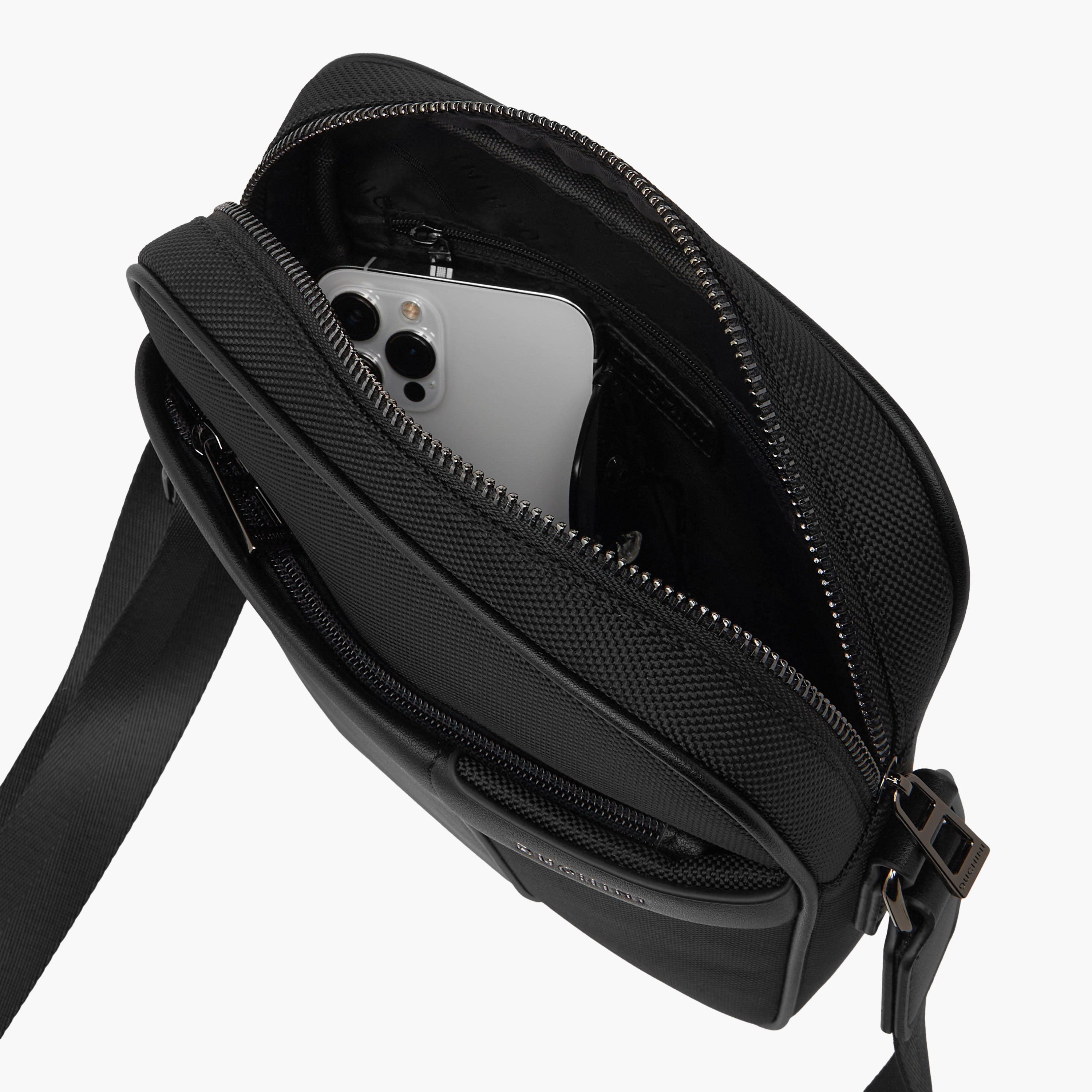 شنطة كروس بودي بارزة الملمس بحزام قابل للتعديل وسحاب إغلاق من دوتشيني-travel-accessories-image-8