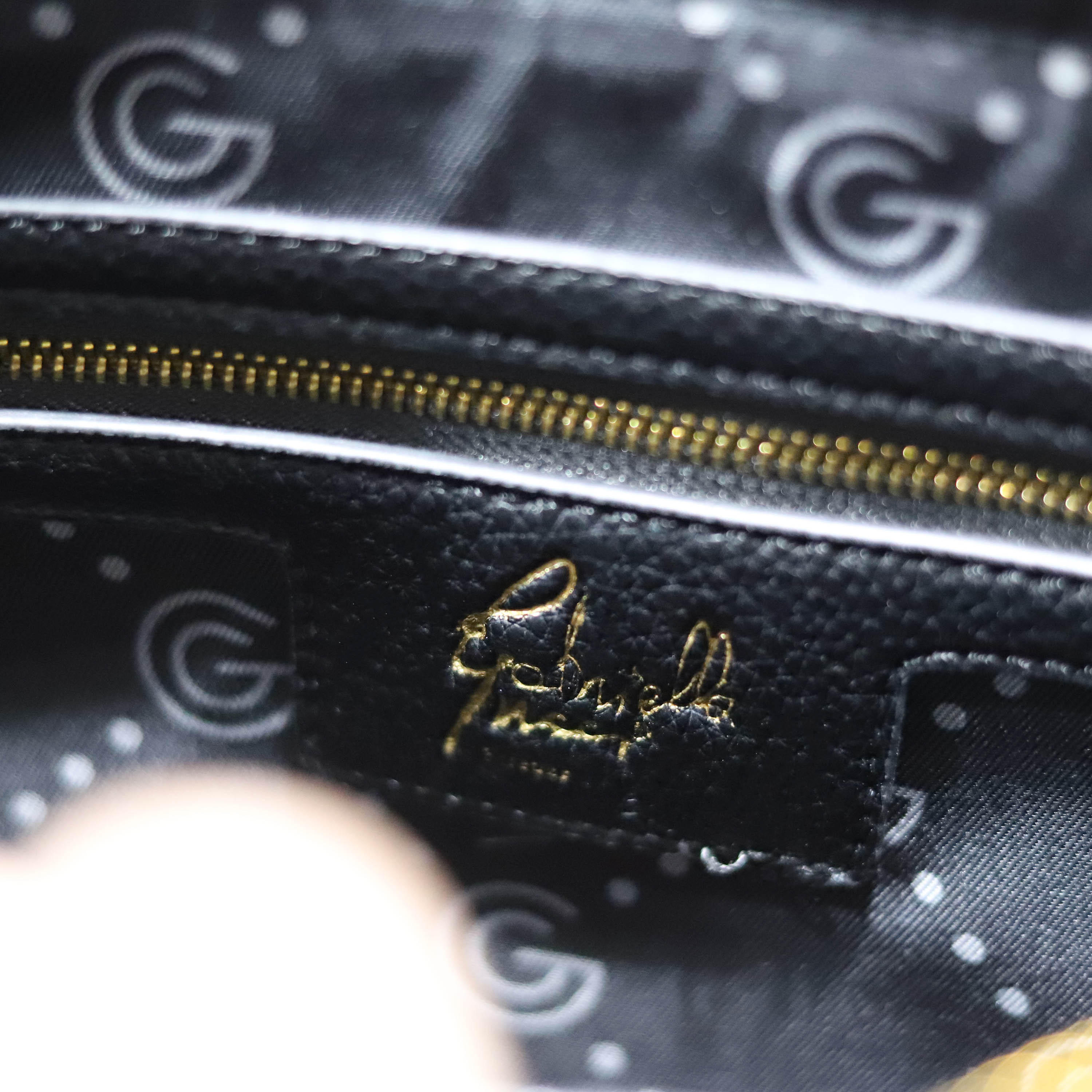شنطة توتي بنقوش مونوجرام مع شنطة صغيرة من غابرييلا غوتشي-women-bagsandwallets-handbags-image-6