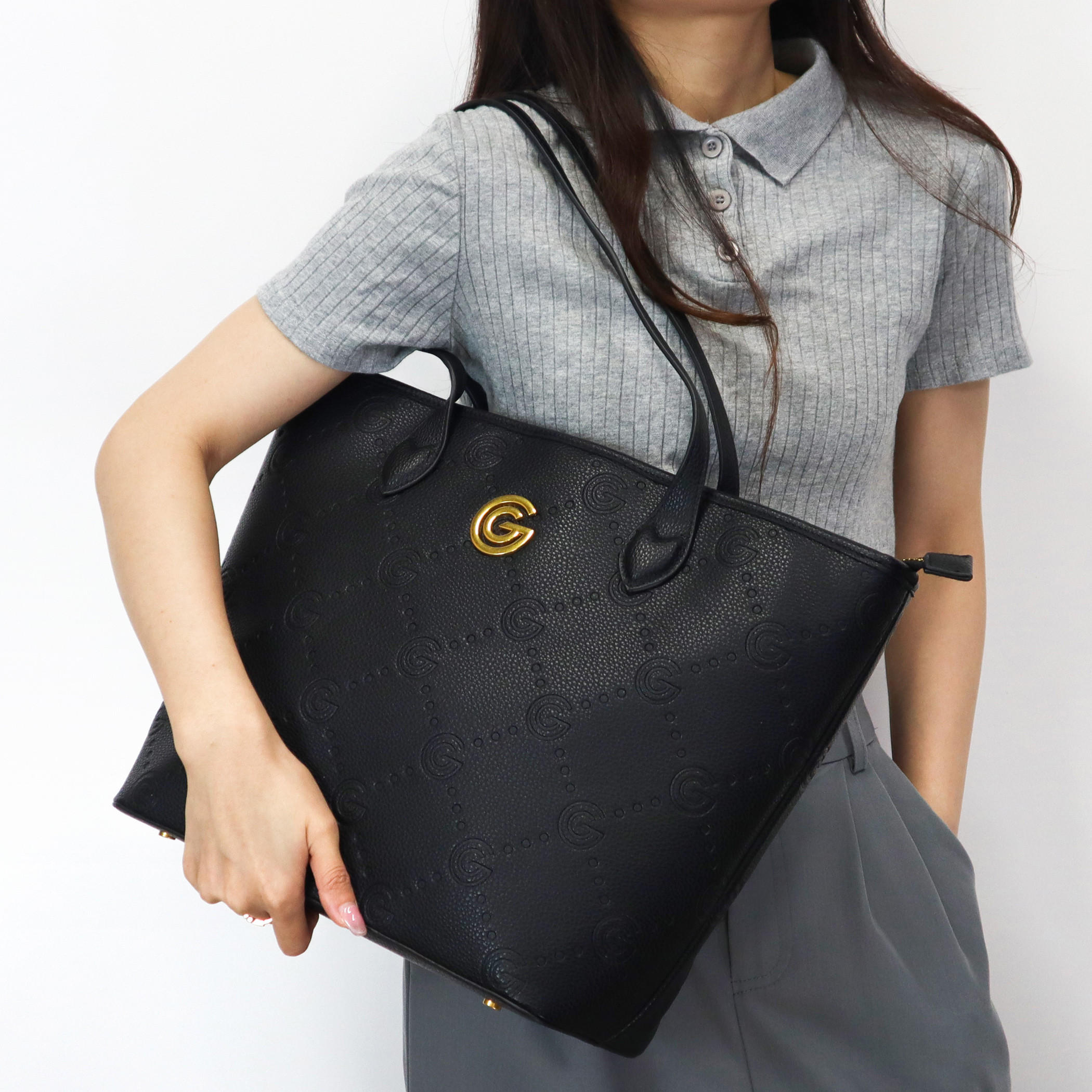 شنطة توتي بنقوش مونوجرام مع شنطة صغيرة من غابرييلا غوتشي-women-bagsandwallets-handbags-image-7