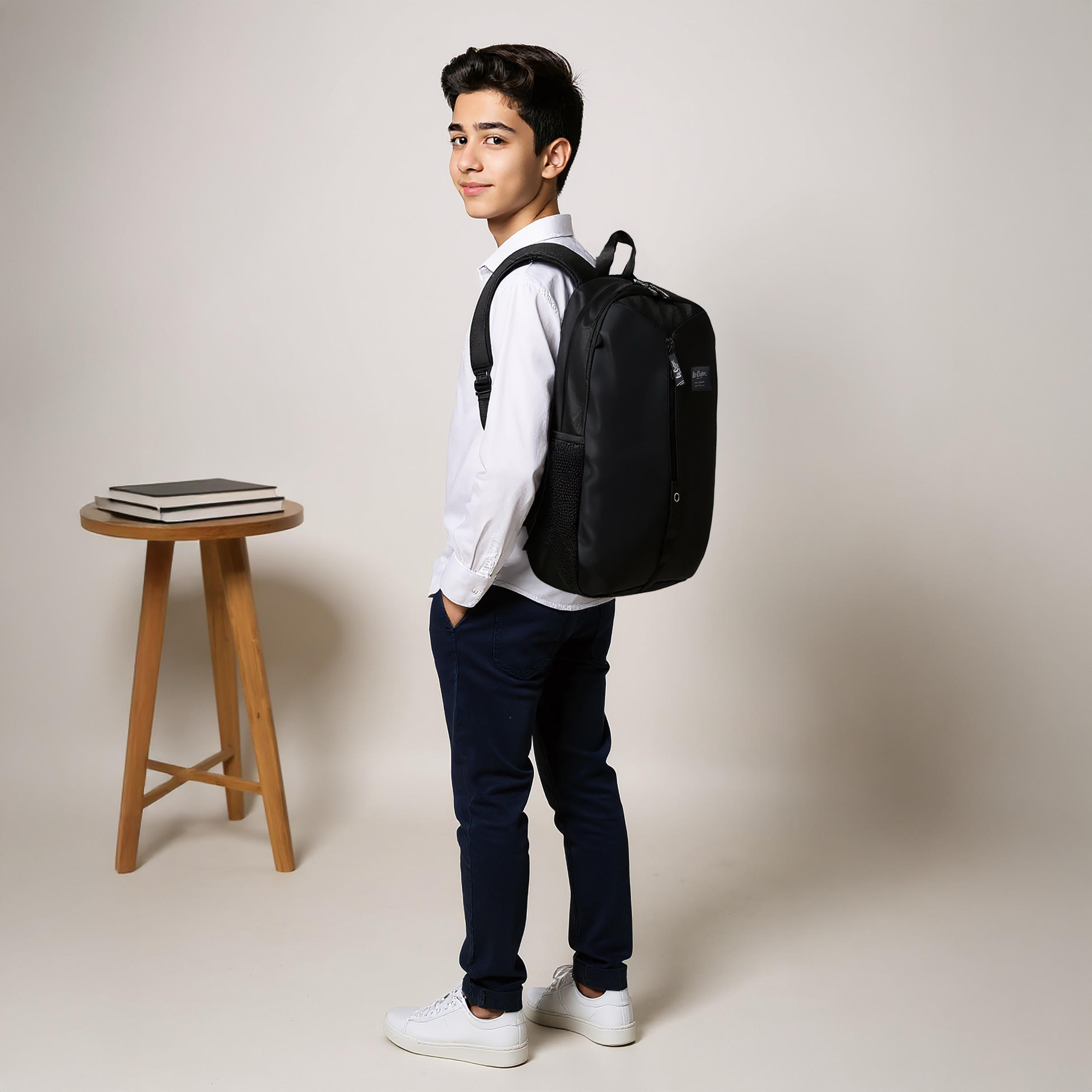 شنطة ظهر مدرسية بأحزمة كتف قابلة للتعديل وتفاصيل الشعار من لي كوبر - 15×50×33 سم-boys-accessories-bagsandbackpacks-image-3