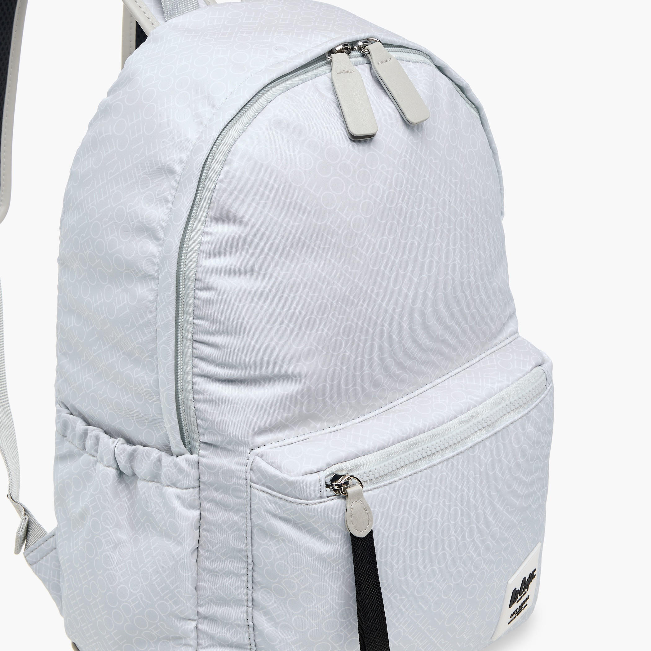 شنطة ظهر بأحزمة قابلة للتعديل وسحاب إغلاق وطبعات مونوجرام من لي كوبر - 14x33x42 سم-women-bagsandwallets-backpacks-image-7
