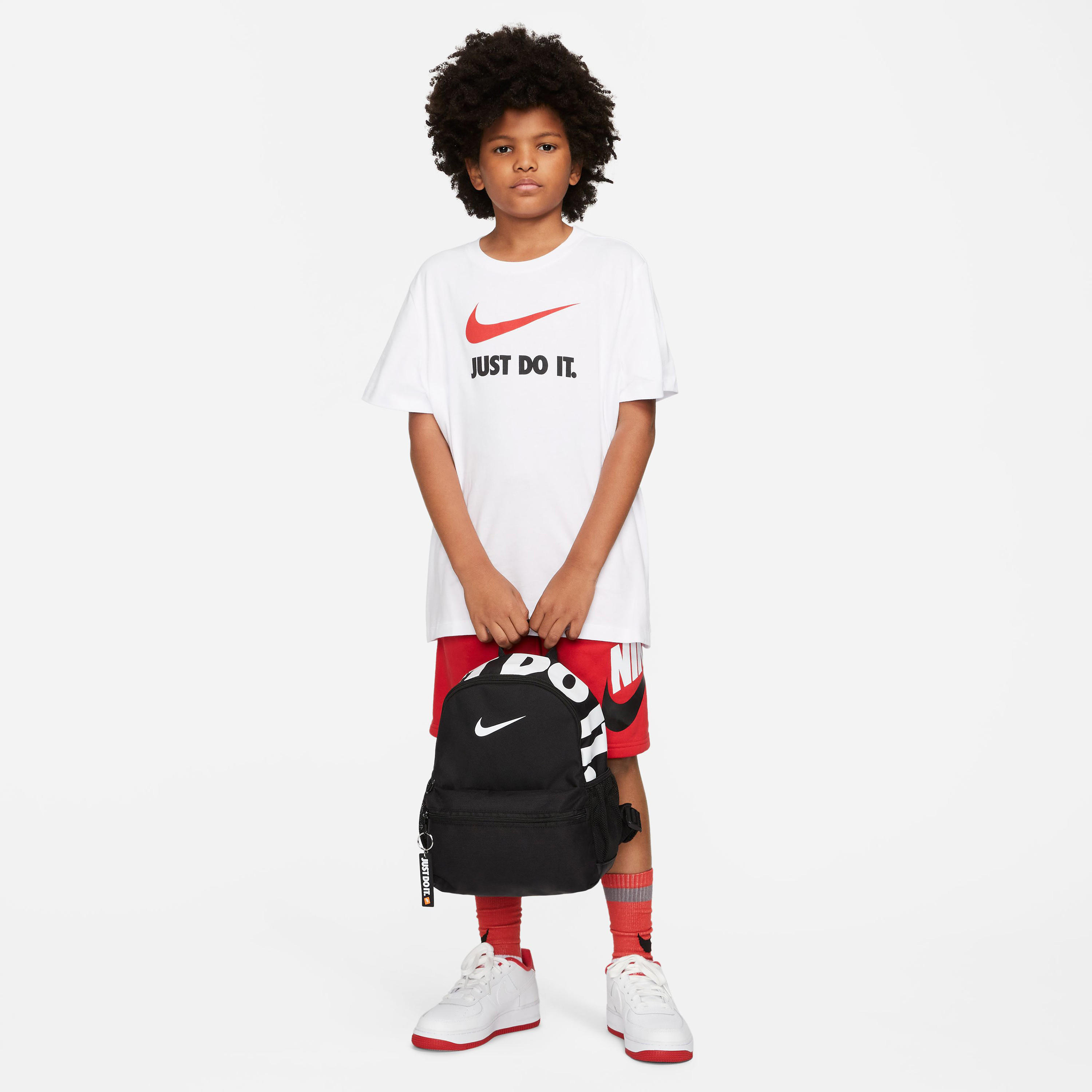 شنطة ظهر مدرسية صغيرة للأطفال براسيليا جي دي آي من نايكي - 11 لتر - DR6091-010-boys-accessories-bagsandbackpacks-image-2