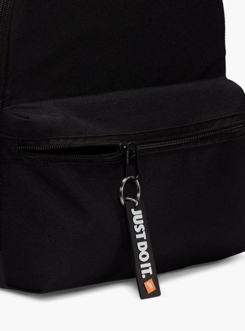 شنطة ظهر مدرسية صغيرة للأطفال براسيليا جي دي آي من نايكي - 11 لتر - DR6091-010-boys-accessories-bagsandbackpacks-image-7