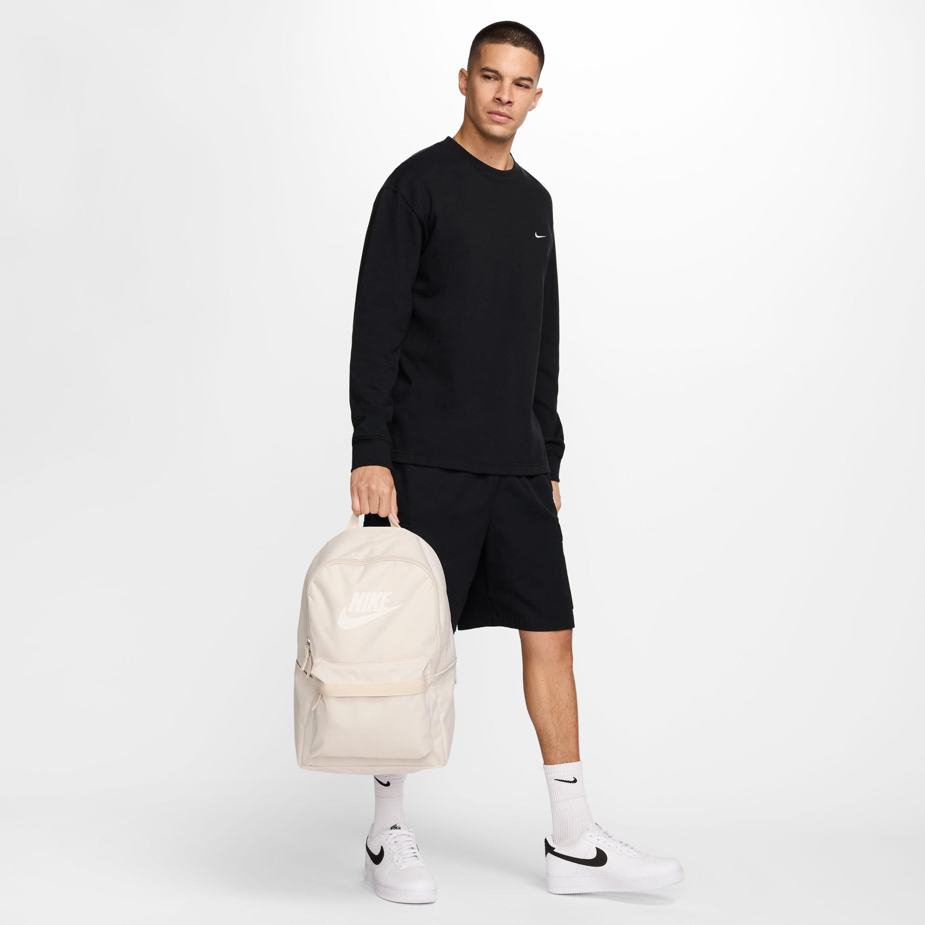 شنطة ظهر هريتاج من نايك (25 لتر) - DC4244-104-school-bagsandbackpacks-backpacks-image-2