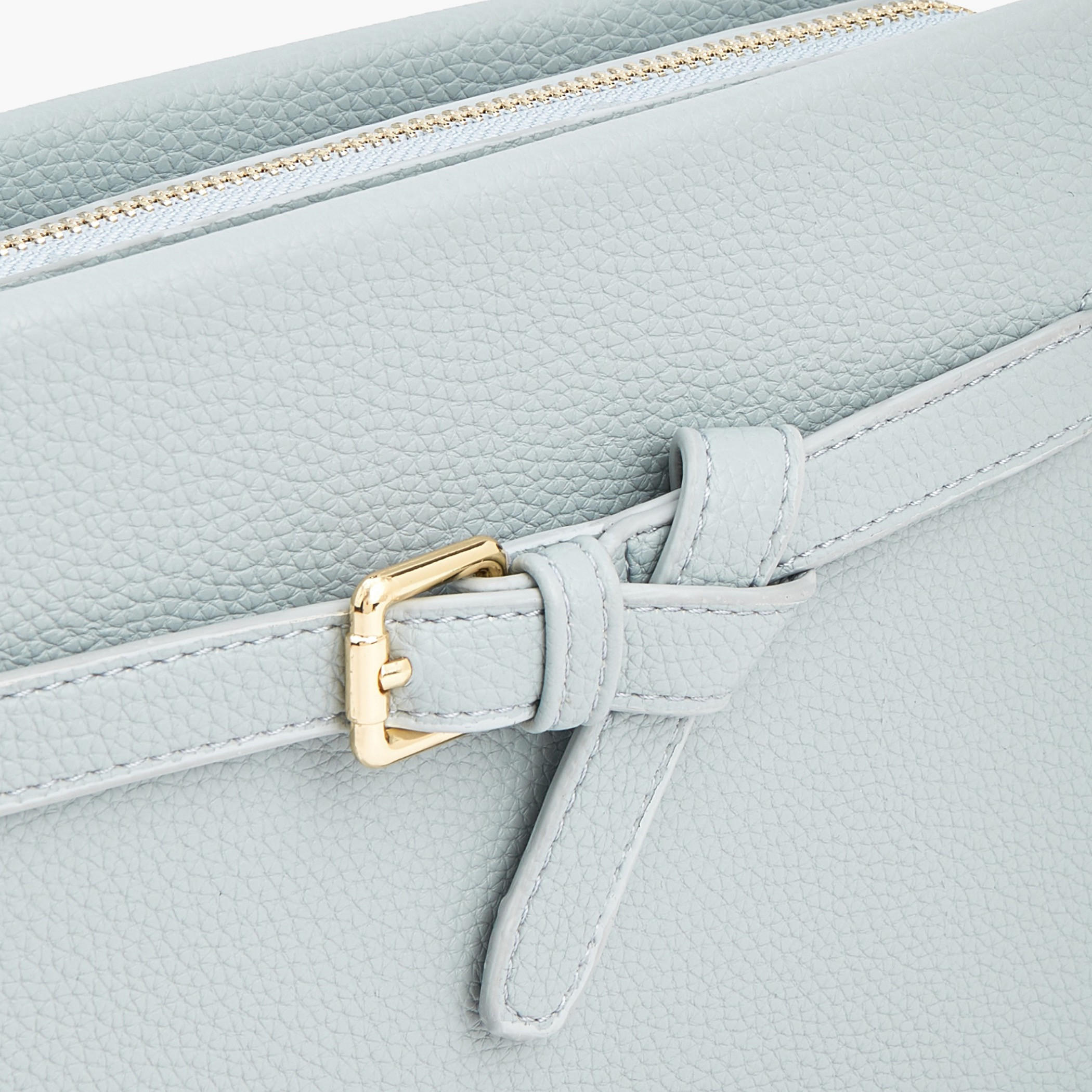 شنطة كروس بودي بارزة الملمس مع حزام قابل للتعديل من لو كونفورت-women-bagsandwallets-handbags-image-5