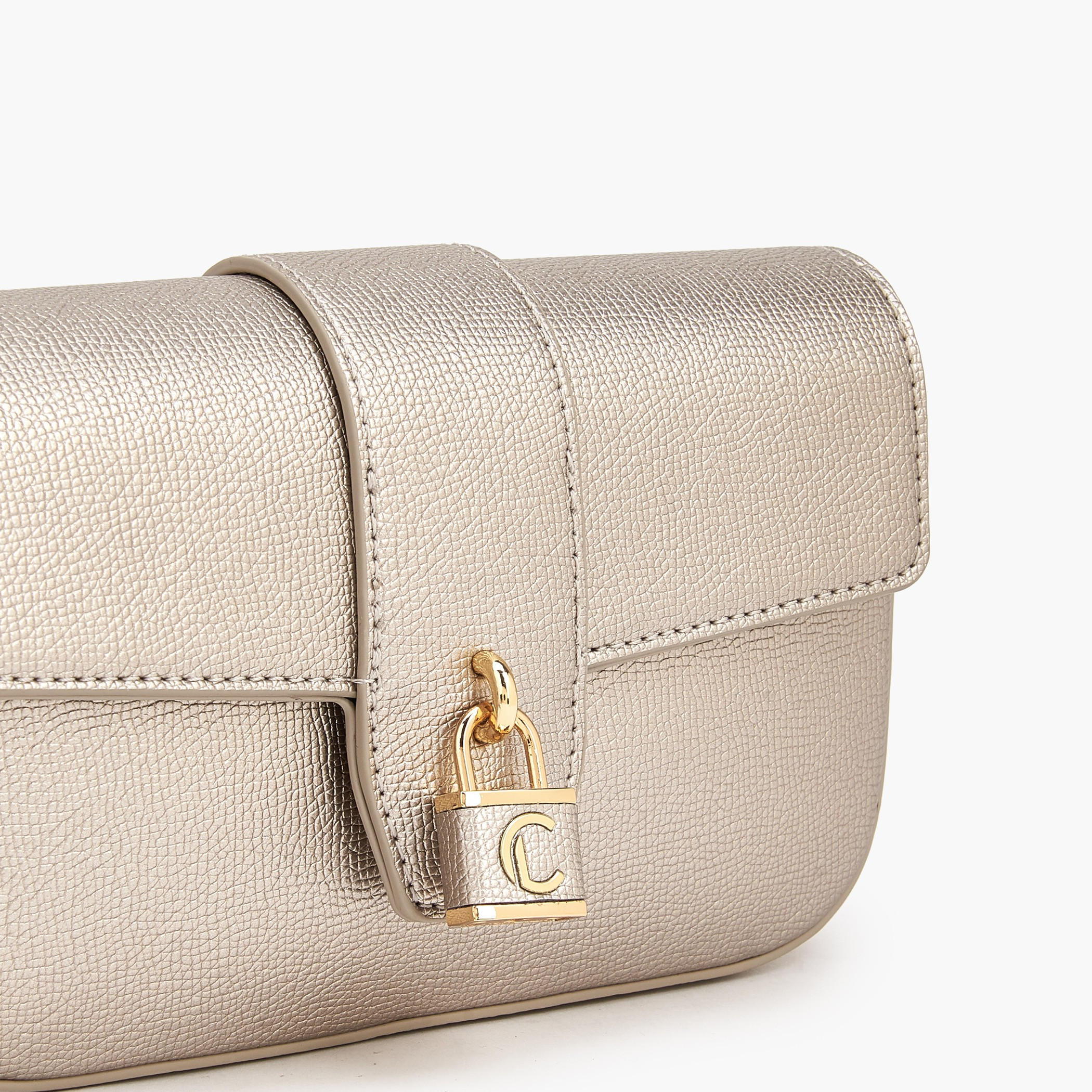 شنطة كروس بودي بارزة الملمس مع حزام قابل للتعديل من لو كونفور-women-bagsandwallets-handbags-image-5