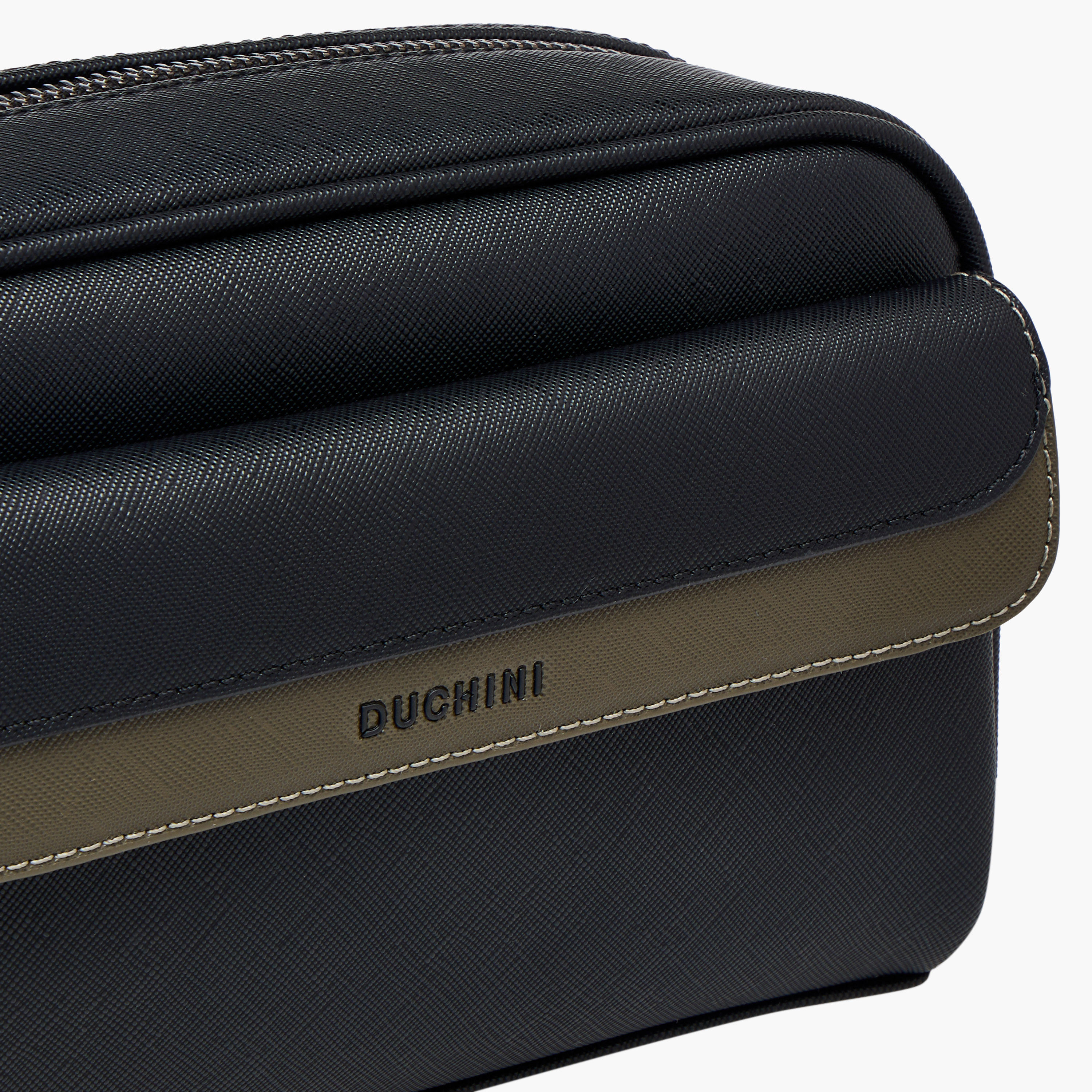 شنطة صغيرة بحزام يد للرجال من دوتشيني-travel-accessories-image-5