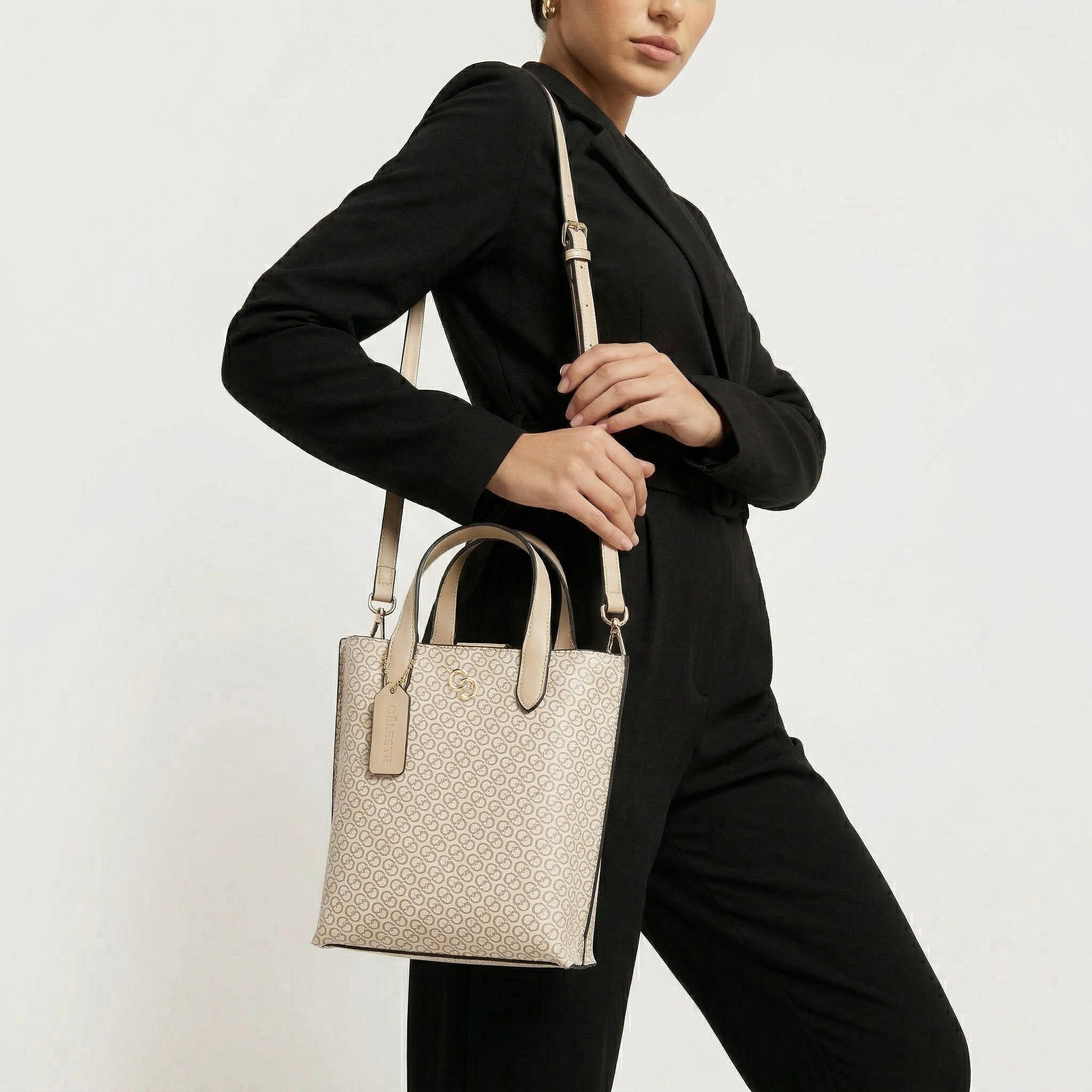 شنطة توتي بمقابض مزدوجة وطبعات مونوجرام من سيليست-women-bagsandwallets-handbags-image-8