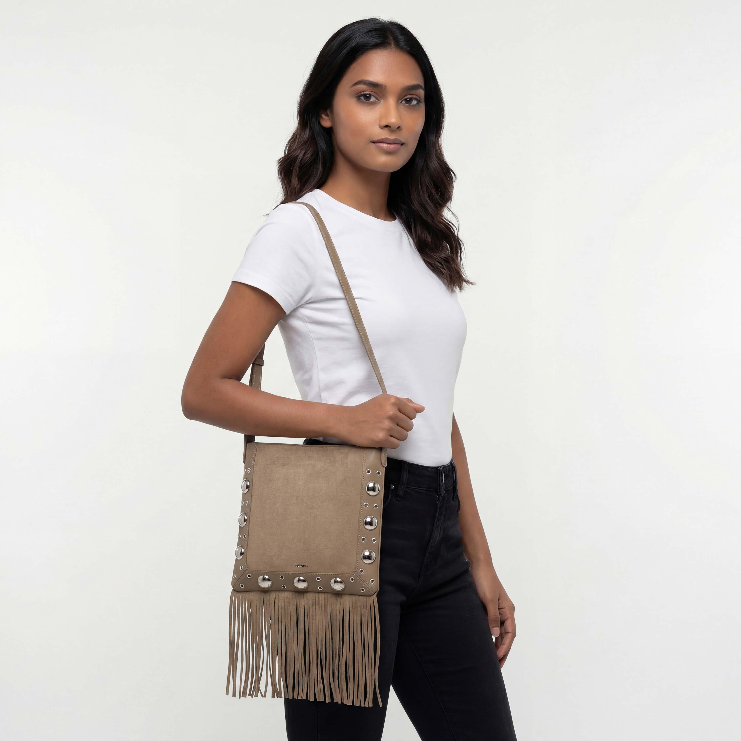 شنطة كتف مرصعة بشراشيب من سيليست-women-bagsandwallets-handbags-image-2